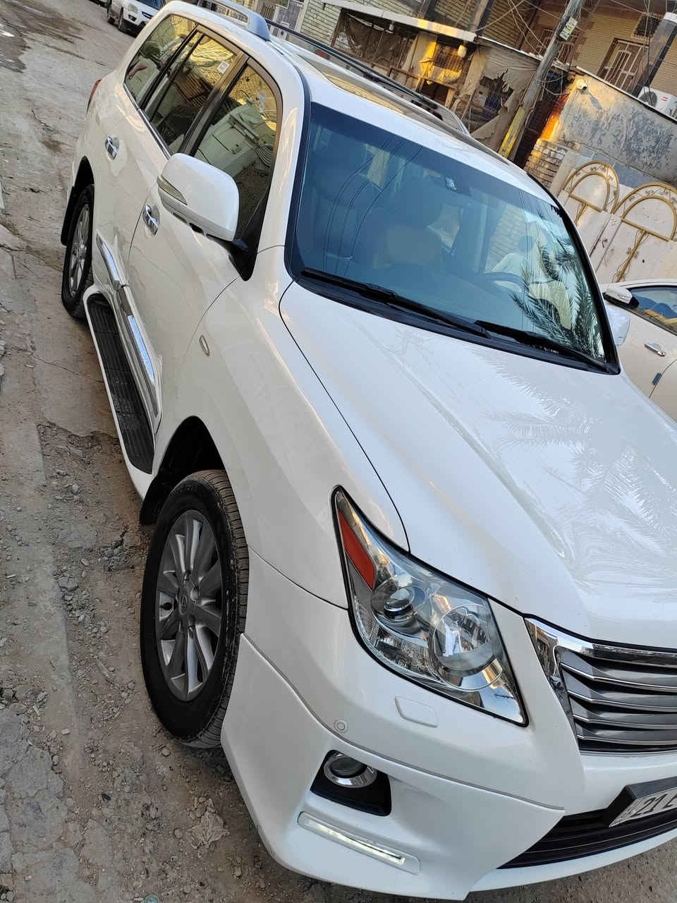 لكزز ٢٠١١ بريم بلادية  مكفولة حته من الشخط بدون اي رصعة  ماشية ١٦٠ محرك كير بلادي مملعوب بيهن   بيها جوة تريشة  الباب خلف الصدر صبغ فقط الكفر الجوة مال الدعامية الخلفية صبغ والدعامية الامامية مبدلة بدعامية بلادية   جديدة بمعنى الكلمة معروفة مواصفات اللكزز الفول جكات شغالة كل دكمها شغالة مابيها اي نواقص رقم سليمانية بسمي سنوية جديدة هزة مساقطة تخم تاير جديد مكاني بغداد حي اور السعر ٣٢٠... ***********
