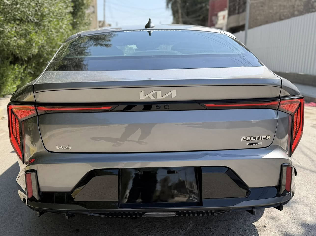 السلام عليكم
K4 جيتي لاين 2025 
دخول جديد بدون رقم منفيس بأسمي 
موصفات السياره فول عده الفتحه 
ماشيه 9000 ميل 
كشنات حظن جيتي 
كشن كهرباء 
رادار امامي وخلفي وجانبي وقياده ذاتيه وتوقف ذاتي 
اشاره بل مري 
تدفئه كشنات 
شحن لاسلكي 
درايف مود وضعيات قياده 
شفتات ستيرن 
صندوك ذكي وتشغيل عن بعد 
سايد بريك كهرباء 
اوتو هولد 
حادث السياره بنيد بدون دواخل وبدون ايرباك بدنه وراديترات بلاد ورصعه خفيفه بل جاملغ الخلفي بارد 
‭0771 785 9287‬
