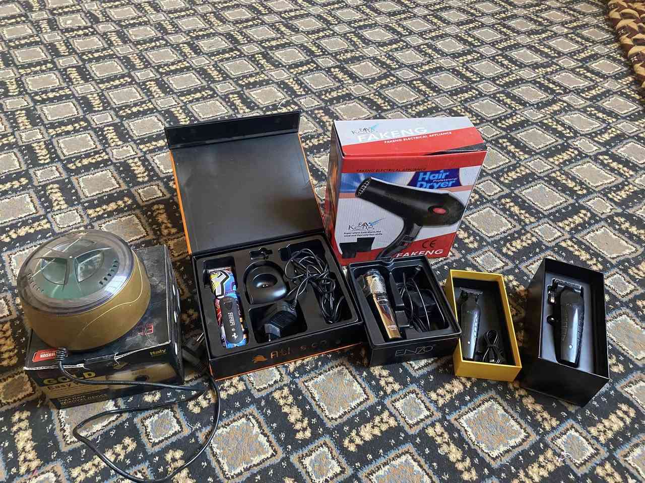 سلام عليكم مكاين حلاقه مع شسوار مع جهاز شمع نضيفات مستعملات شي قليل مكان الطيفيه سعر خاص ***********
