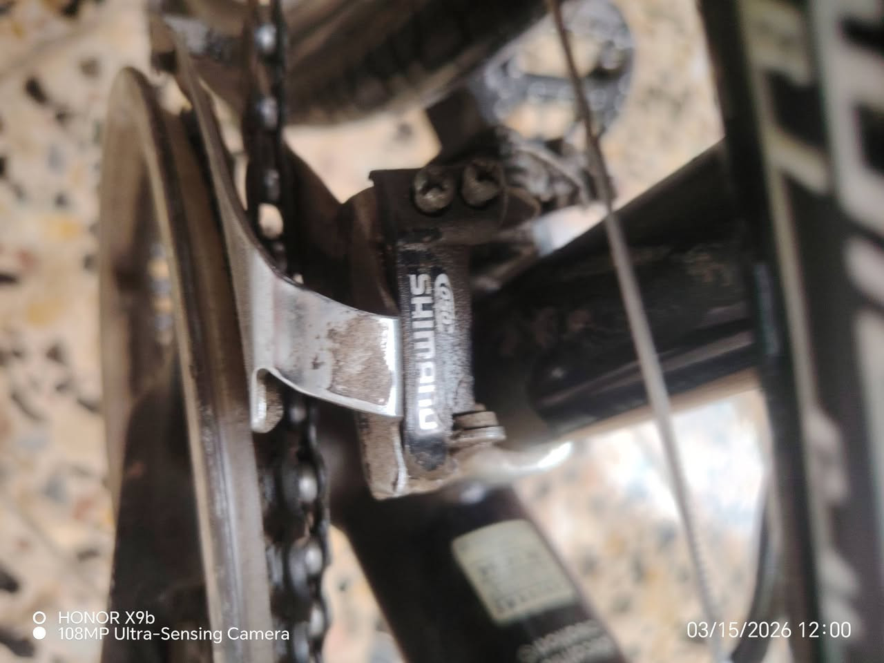 السلام عليكم بايسكل بتوين فرنسي خاص بالترحال مابي شي ولا نقوصات مثل ما موضح بالصور رايده للبيع او المراوس مع بايسكل جبلي ماركه زينه
السعر  300 وبي مجال بسيط
*********** واتساب متوفر
