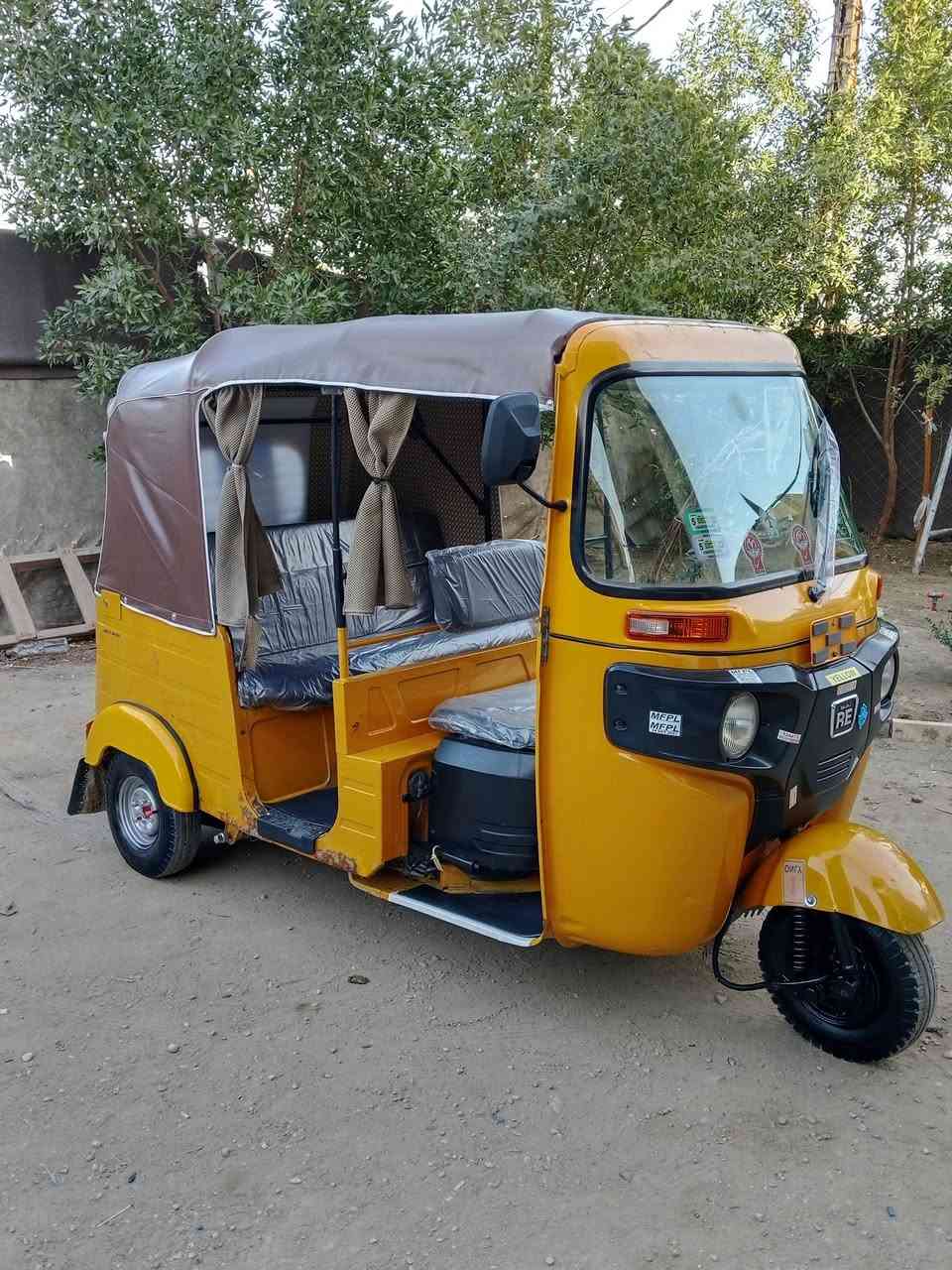 من رخصة الادمن
السلام عليكم.    تكتك 20شهر 11
اوراق البغدادي بسمي كهربائيات كلهه جديد تخم تاير جديد
 التكتك علا وضع الشركة 
بدون اي حادث تكتك مال جناي مو مال بياع شرة 
السعر   5،500بيهه مجال شي قليل هاي مال جناي 
مكان كربلاء حي العسكري 
الاتصال بالرقم 
***********
