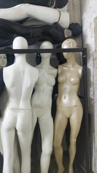 مالكانات للبيع العدد 10 قواعد زجاج و حديد  مع ستاندات حديد ثقيل متحركة...