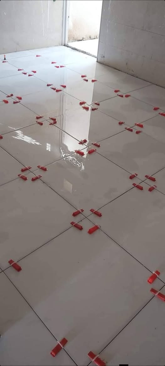 خلفه سيراميك ارضي وجداري شغل درجه اولى والشغل ايراني شغل تتريس ومتفرغين حاليا ***********///
