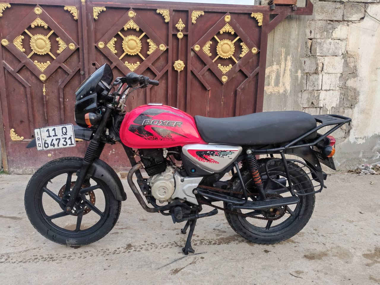 بوكسر مرقم بغداد نكليزي
تحويل شوكت متردد
دراجه حلوه وكامله
لا  تنقيص ولا تبخير
بغداد***********
١٥٠٠
