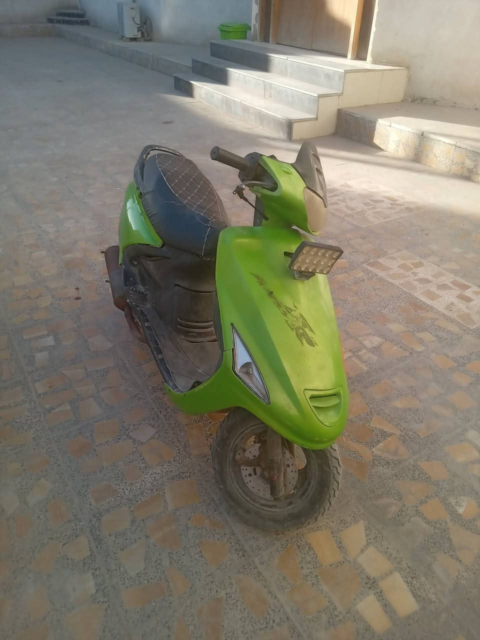 السلام عليكم فراشه مفتوحه محرك ناعم ونضيف دراجه تشتغل هندر طكه وحده عوزه شويه ترتيب السعر 250 وبيه مجال بسيط استفسار ***********
