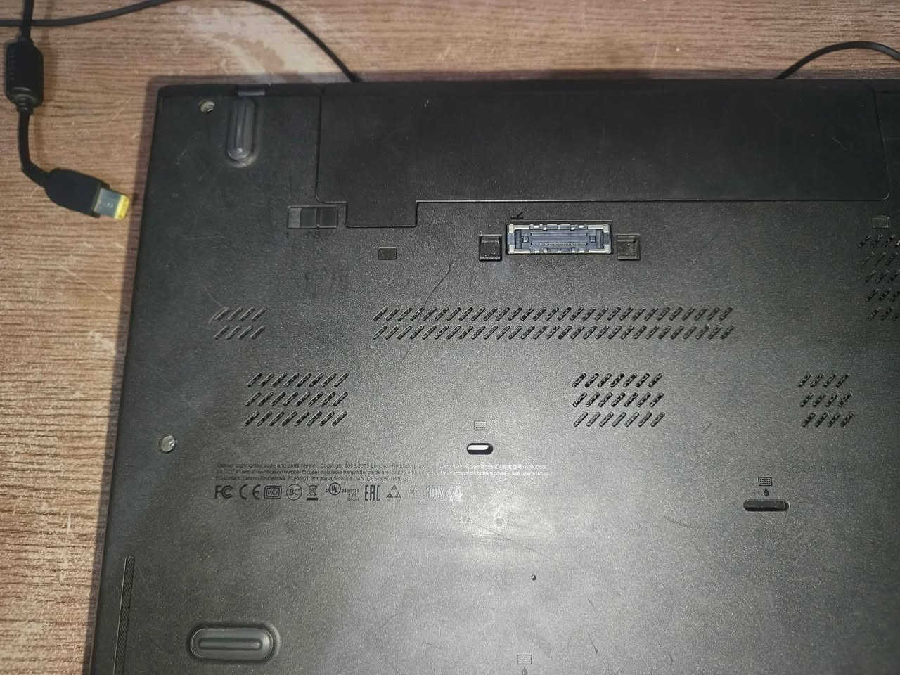 💻 السلام عليكم ورحمة الله وبركاته.. للبيع لابتوب Lenovo ThinkPad T460 الغني عن التعريف 💻
​لأصحاب العمل الشاق والدراسة والتصفح، الحاسبة نظيفة جداً ومن الفئة العملية المقاومة للصدمات والمشهورة بقوة تحملها.
​✨ ملاحظة للمصداقية: الحاسبة هاردوير وفحص كامل شغالة 100%، فقط تحتاج تنزيل نظام ويندوز جديد من يمك 
​📊 المواصفات الفنية الـفول:
🔹 المعالج: Intel Core i5 (الجيل السادس)، أداء قوي ومستقر.
🔹 الذاكرة (الرام): 8 جيجابايت (قابل للزيادة والتطوير بسهولة).
🔹 التخزين: هارد SSD بسعة 256 جيجابايت (سريع جداً في فتح البرامج والإقلاع).
🔹 الشاشة: شاشة ممتازة بدقة عالية، ألوان واضحة جداً ومريحة للعين للمشاهدة الطويلة.
​🎁 الهدايا والملحقات المجانية القادمة مع اللابتوب:
💼 حقيبة (جنطة) أنيقة لحماية الجهاز.
🔌 الشاحن الأصلي الخاص بها.
🖱️ ماوس خارجي هدية.
📦 جميع الملحقات الأساسية كاملة.
​💵 السعر المطلوب: 190 ألف دينار عراقي فقط.
🤝 (وبيّه مجال بسيط للطيبين وللشراية الجادين.. وماراح نقصر وياكم وبيه خير يتدلل).
​📍 المكان: ذي قار / الفهود.
📩 للتواصل والاستفسار، يرجى مراسلتي على الخاص أو ترك تعليق.


**إذا كنت صاحب هذا الإعلان وتريد حذفه لأي سبب، رجاءا أرسل رسالة إلى الدعم الفني**