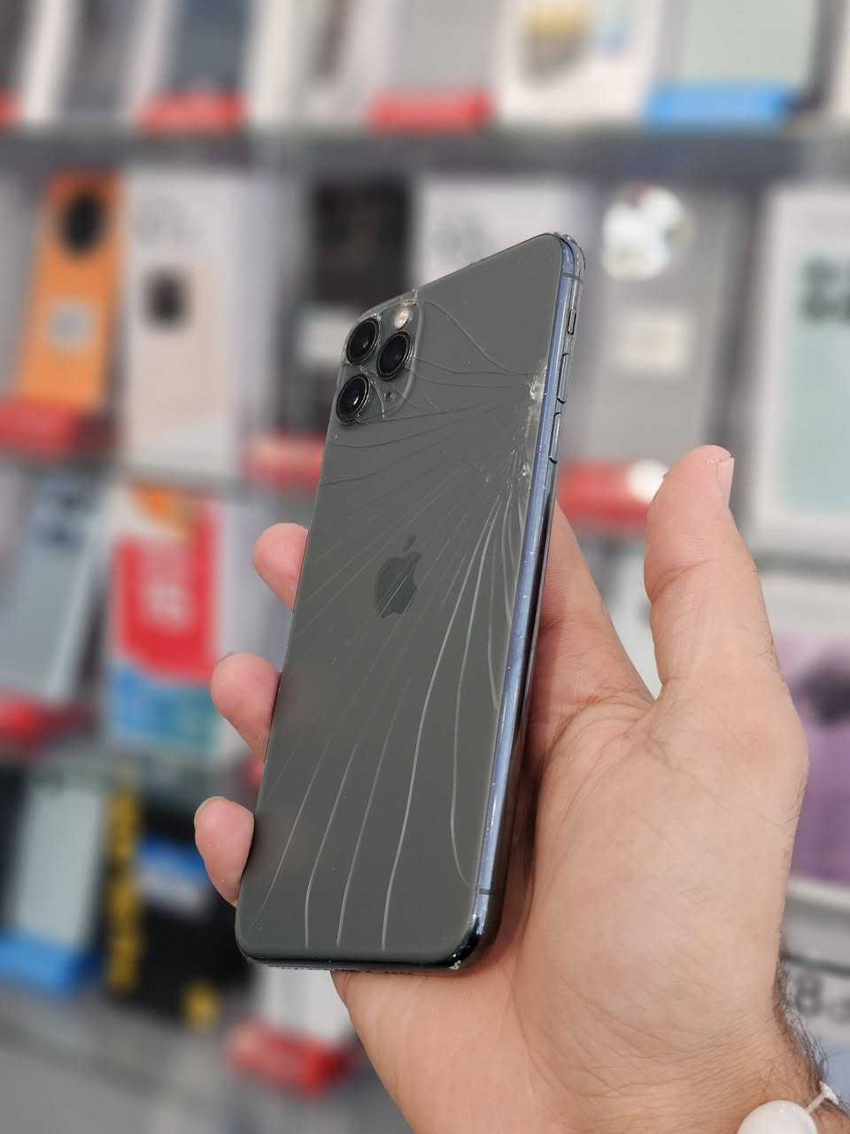 📱 آيفون 11 برو ماكس - لون زيتوني 🫒
📦 الجهاز على الوكالة
🔧 غير مبدل بأي قطعة
💯 جميع المميزات شغالة 100%
🔓 Face ID شغال
🔋 البطارية 71%
🇺🇸 نموذج أمريكي

📌 ملاحظة: كسر بسيط بزجاج الظهر فقط، أما الجهاز فحالته ممتازة وجميع وظائفه شغالة.

💰 للاستفسار عن السعر مراسلتنا على الماسنجر.

📩 حياكم الله 🌹🫶📱✨🔋💯🇺🇸


**إذا كنت صاحب هذا الإعلان وتريد حذفه لأي سبب، رجاءا أرسل رسالة إلى الدعم الفني**