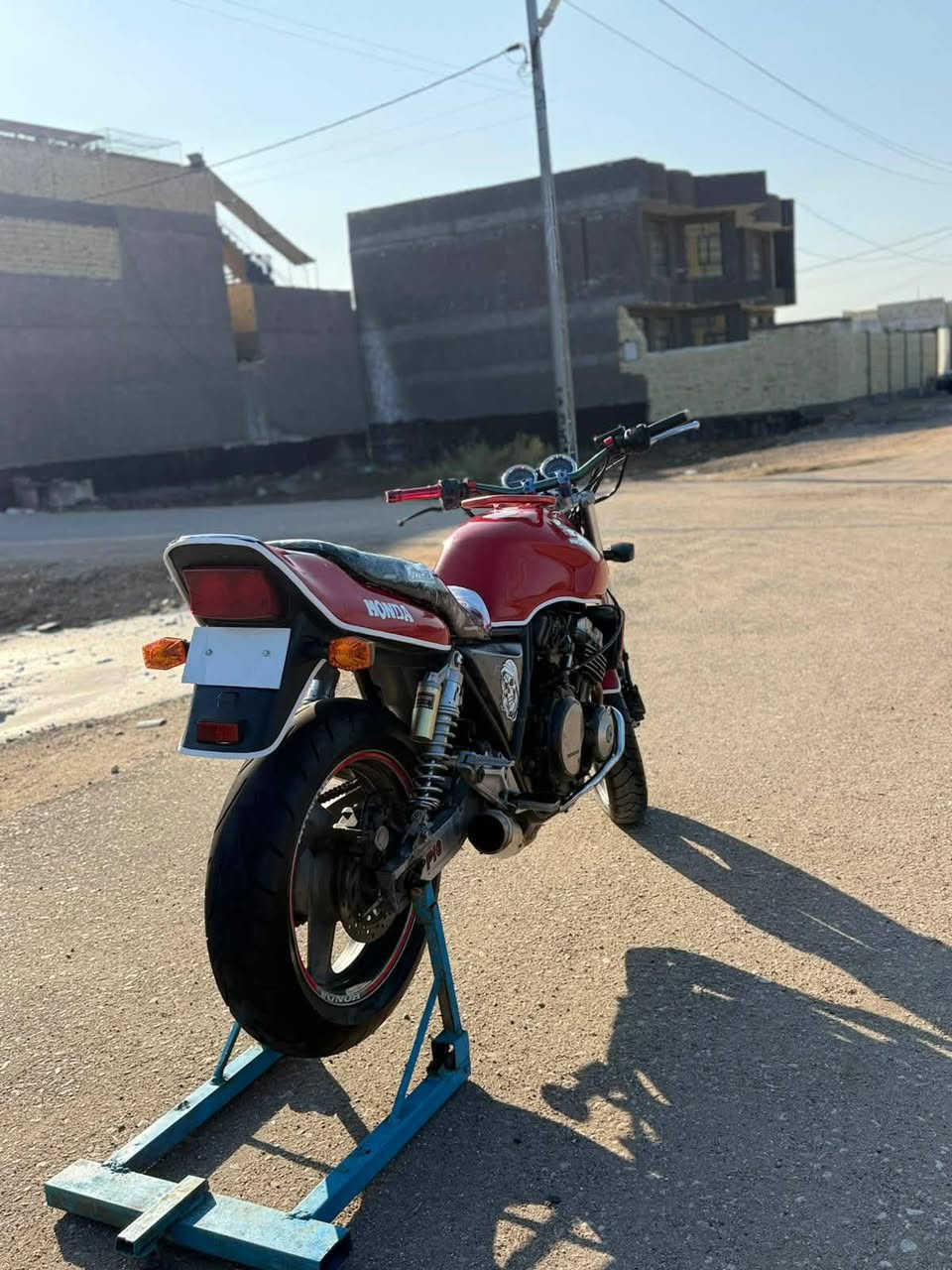 السلام عليكم ورحمه الله/امروتك مو شراي لتخابرني وتعبني. دراجه مكفوله
سيبي فور 400 جيل اول 16 ولف
للبيع بيها كمرك مدفوع
عليها ادامه كامله
سعرها1650وبيها مجال حك الجيه
مكاني بابل 
اتصل وعيوني لك 
***********
***********
