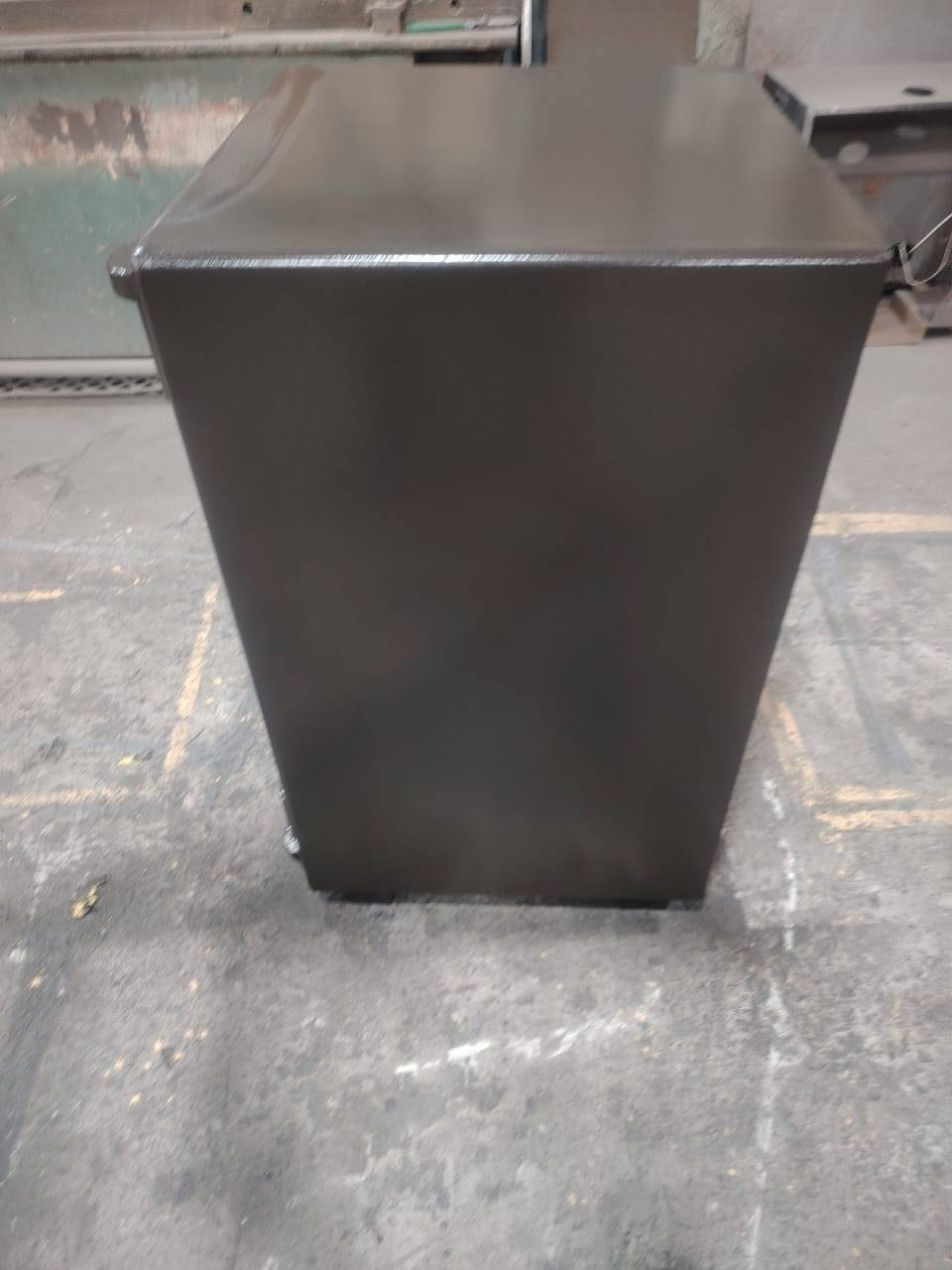 قاصه
القياسات
الارتفاع 100
العرض 65 سم
العمق 60سم
الوزن 500 كيلو
رقم الهاتف
***********
