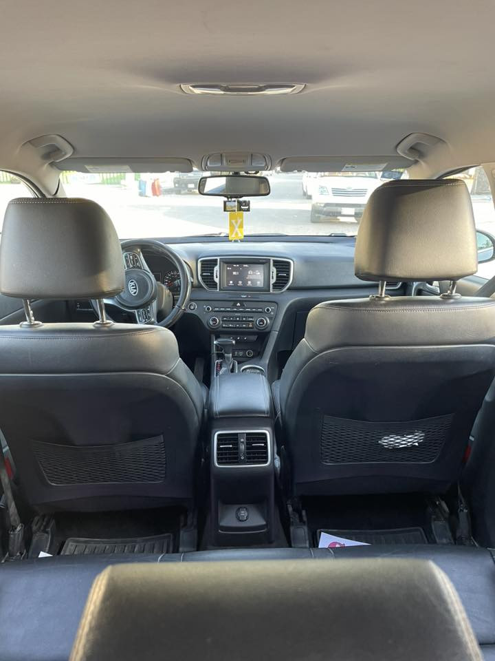 ( مكلف بل نشر  )
ورقه 159
السلام عليكم سبورتج كندي للبيع 
موديل 2018 
فول مواصفات عده الفتحه EX
تشغيل عن بعد 
بصمه ابواب وبصمه تشغيل 
مري شفط واشاير بل مري 
كامره خلفيه وكامره دواره 
كشنات تدفأه تبريد وكشن كهرباء 
شاشه كبيره 
كامرات حوادث داش كام امامي خلفي داخلي
تلث وضعيات قياده وكروز سرعه 
كشنات جلد 
ماسحات اوتو ولايت اوتو 
رقم بغداد الجديد والسنويه جديده 
تبريد قطعتين وتبريد منفصل 
حادث السياره بدون تبديل وبدون صبغ 
فقط جاملغ بارد وشويه من البنيد 
السياره ماشيه 85 كيلو مو ميل 
نضيفه وما ناقصها شي وكامله 
مكاني بغداد/ شارع فلسطين 
اني مكلف بل نشر للتفاصيل اكثر 
رقم صاحب السياره *********** ☎️ 
متواجد وات ساب)
