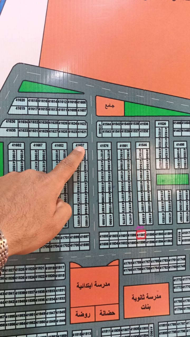 السلام عليكم يتوفر لدينا عروض ومساحات 300و150و100في التوزيع القديم والجديد للتصال ***********//***********
