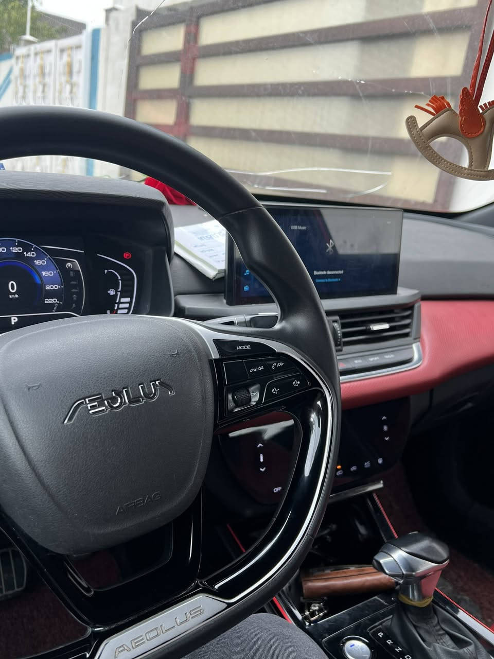 دۆنگ فینگA30 مودیل 22 فول مواسفات کوشن جلد و کوشنی کارەبای گێچ ئەلکترۆنی و شاشە  360 پلە کامیرە ڕادار پشت و پێش سلاید تەنها شەغاڵ نیە  88 هەزار ڕۆشتوە سەیارەکە یەک دەسە بە ناوی خۆمەوەیە کۆبۆنی بەنزینی کەرکوکی هەیە سەیارەکە زۆر بە تازەی ماوەتەوە مەکینەی ١٥ توربۆ گێر و مەکینە و تەبرید و هەموو شتێکی بەشەرتە بەناوی خۆمەوەیە  سعري ١٣٢ رقم موبايل ***********
