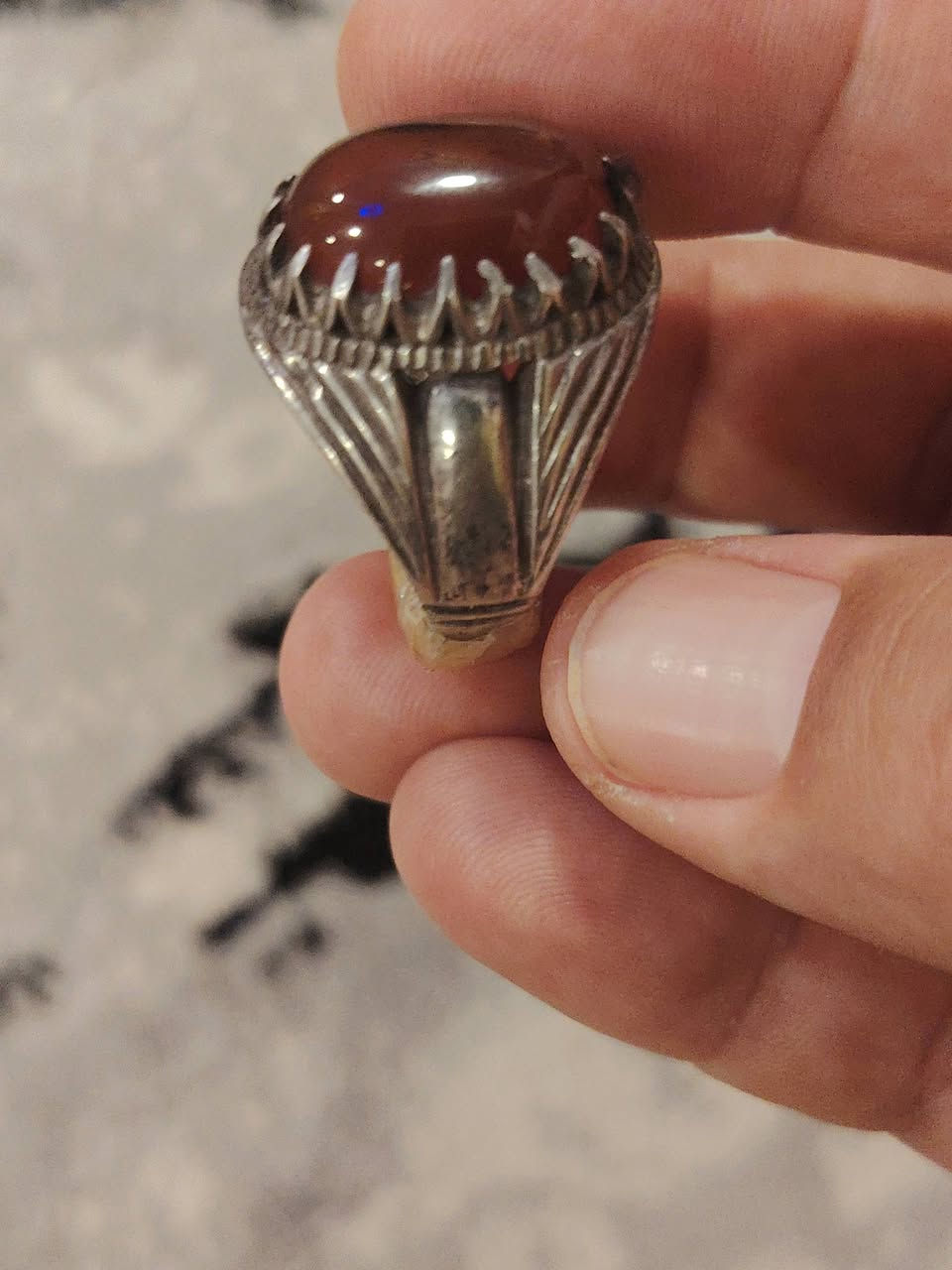 السلام عليكم للبيع خاتم يماني
قديم مصور سعره ع الخااااص


**إذا كنت صاحب هذا الإعلان وتريد حذفه لأي سبب، رجاءا أرسل رسالة إلى الدعم الفني**