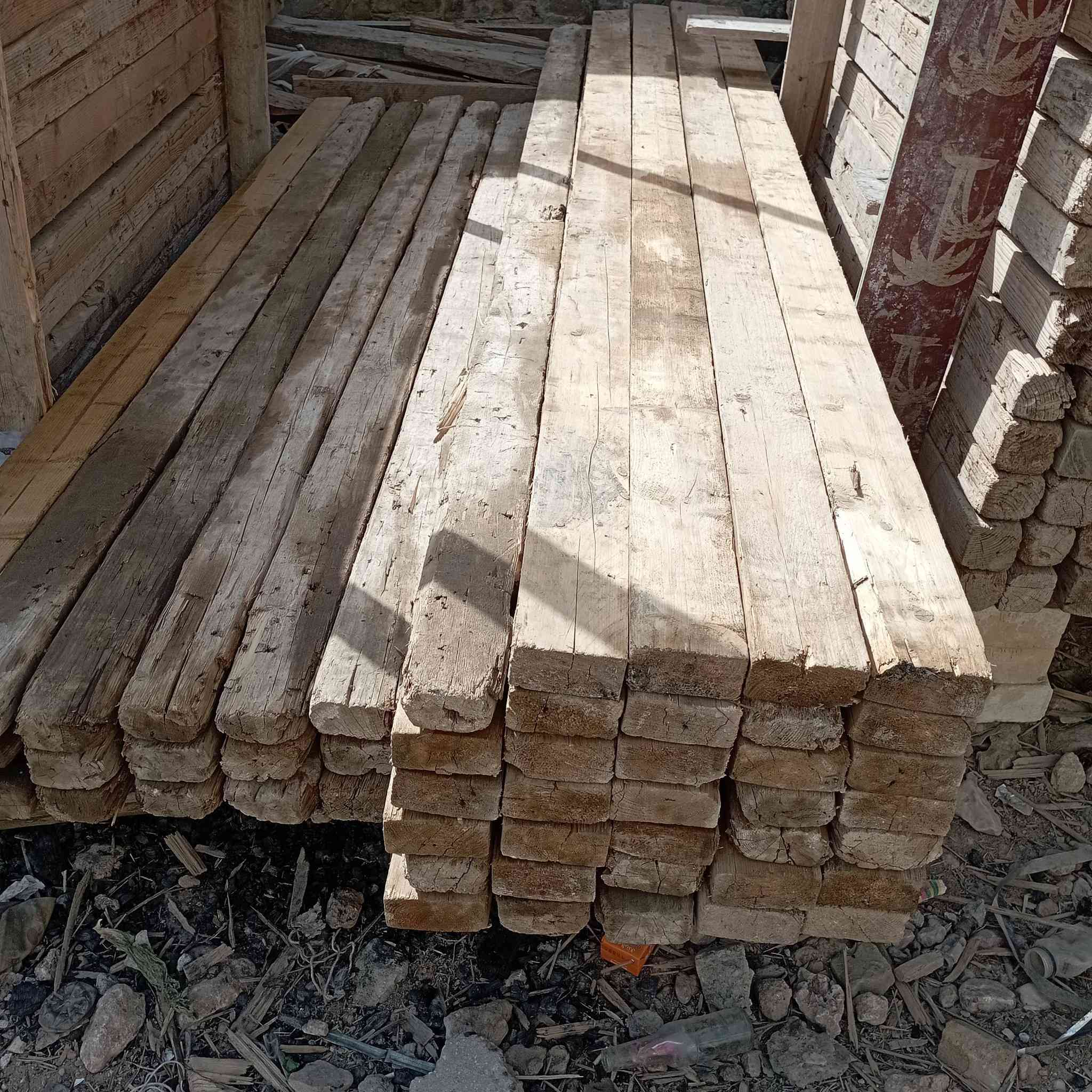 خشب نظيف للبيع روسي تارس 
فقط طوال لوح ٤متر و لوح ٣متر  وسير ٣متر 
العنوان الحلة ***********
