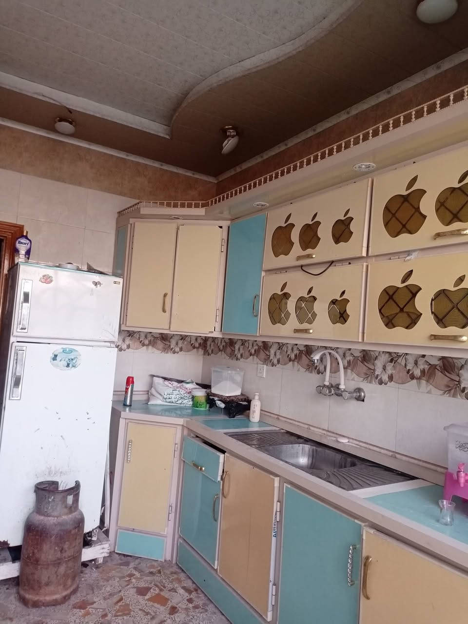 عقارات ابو مصطفى العبودي 
دار للبيع حي #المــكرمه ثاني بيت عن شارع #الطاقه التجاري 
#موقع مميز جداً 
بناء  نضيف 
#المساحه/ 86 متر 
 مربعه واجه 7 اله ربع 
#طابق واحد يحتوي ع غرفه نوم وصاله ومطبخ واستقبال وصحيات داخليه وخارجيه 
#للستفسار مراجعه عقارات ابو مصطفى العبودي 
*********** مصطفى العبودي 
موقع #المكتب/ ،حي المكرمه شارع الطاقه بجانب مطعم سيد سعد

