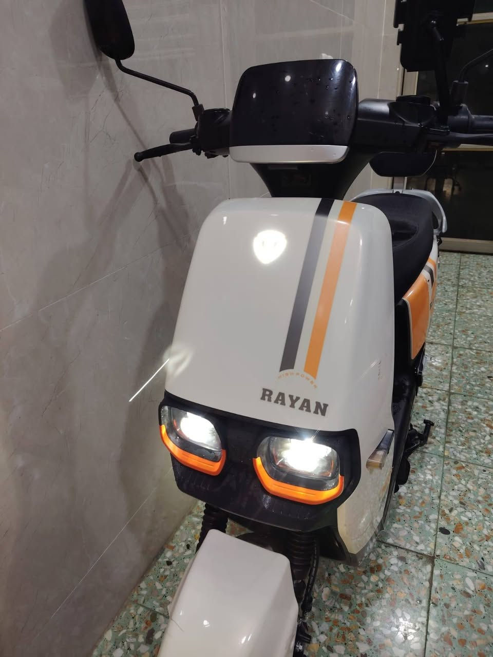 سلام عليكم دراجه ريان ام عيون EV.
6 بطاريات كبار .
تشغل بصمة .
سرعه 80.
نظام 3 نمر .
نظام P.
رجوع لخلف .بيها ABS مع مثبت سرعه .
السعر 750 وبيها مجال لشراي مكاني ابو غريب يم السوك او الكراج .
***********
*********** متوفر واتساب
