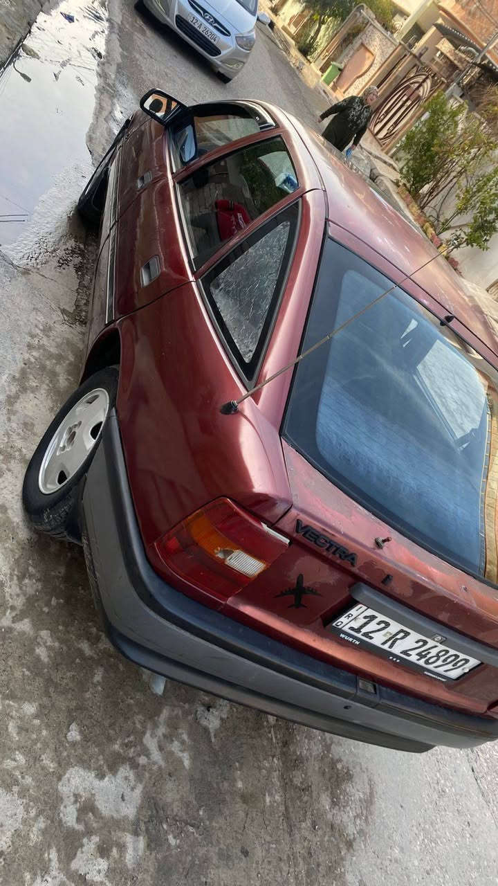 السلام عليكم
اوبل فكترا موديل 94
حجم 20
سنويه 29
رقم نينوى مسطرا
شرعي بل موصل
كابون بانزين
كير +مكينه شرط
طخم امامي خلفي جديد
تدفئه
كهربائيات كلو شغال
سياره شرط من دعاميه للدعاميه بدون صبغ بدون معجون  مصلح داير ورا جهت نفر جها وحدا
السعر 43 وبيها مجال
***********
***********
