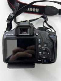 كاميرا كانون 1300d نظيفة جدا  وياهه بطارية وشاحنة وجنطة وكارتونه وياها...