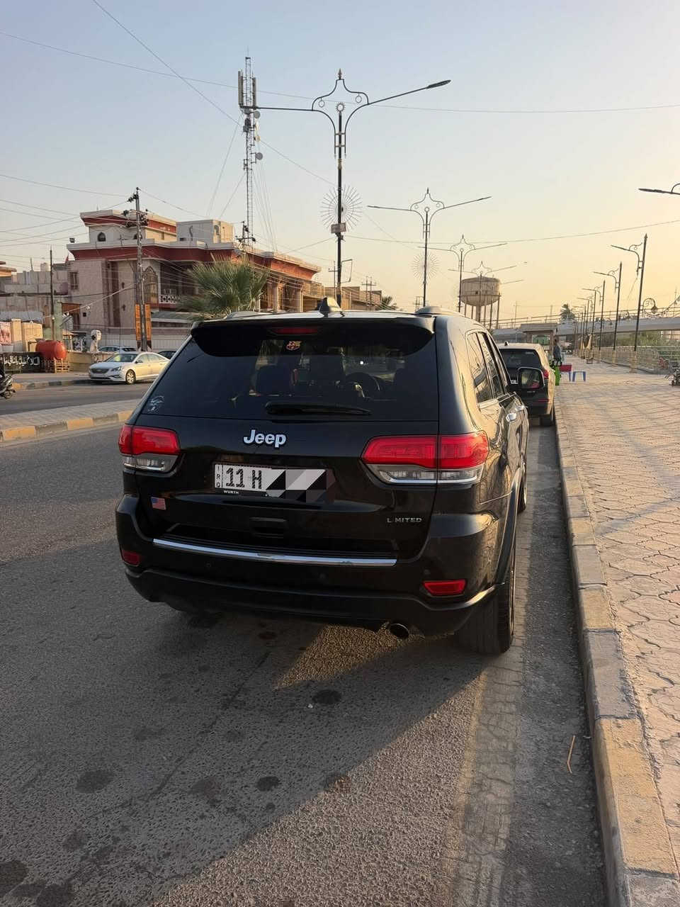 السلام عليكم جيب لاريدو وارد كندي 🇨🇦 موديل 2019 السياره فول مواصفات للأخير سقف بنوراما صندوق كهرباء توقف ذاتي وهواي مواصفات بعد بيها لان فول للأخير مكينة السياره 6 سلندر 3600 السياره مكفوله مكينه وكير وحداديه وتبريد وتخم تاير رقم بغداد انگليزي بأسم راعيها يعني مايحتاج ادور على صاحب السياره  اخوان السياره نضيفه ومال بيت السياره بدون ضرر فقط بيها فتح الباب الايمن الامامي والخلفي والچاملغ الايمن بدون ضرر وبدون تبديل وبالعراق صار بيها ضربه بسيطه بالجاملغ جهة اليسار وعلى إثرها بس الجاملغ انصبغ السياره بچم كبس مابيها ضرر داخلي لان سياره مال بيت السعر 230 $وبيها مجال مكان السياره ميسان ورقم صاحب السياره  ***********
ملاحظه. اخوان اني مكلف بالنشر
