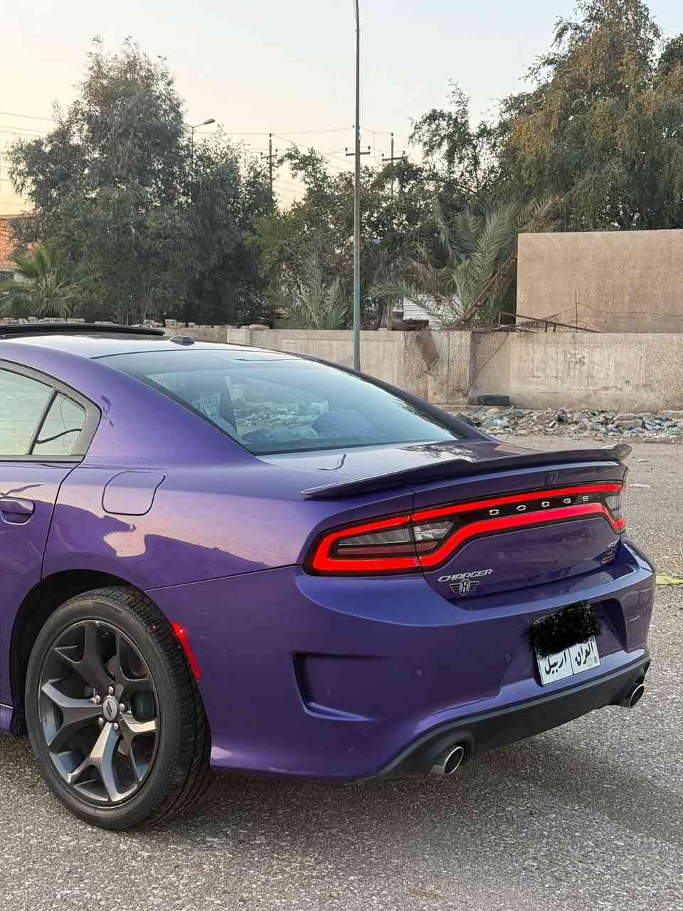 ( سلام عليكم )
(انضف جيتي 2019 السيارة اخت الزيرو)
(جارجر GT  جيتي  )
(‏‎ وكاله هارلم  داخل جلد  )
‏‎الموديل : 2019 . (سياره خليجي وكاله هارلم ) 
‏‎( المحرك : 6V 3600. ) 
‏‎(سياره كفاله عامه لا صبغ ولا بارد ولا تبديل ) 
‏‎العداد : 27 الف    ( سياره جديده ) 
‏‎(سياره بلاديه كله علا ايد وحده )
( رقم اربيل تحويل ثاني يوم )
‏‎المواصفات : الون بنفسجي 💜 مميز المرغوب 
‏‎* نسخة  GT 
‏‎* حساسات خلفية . 
‏‎* شاشه كبيرة مع نظام ملاحة نفكيشن GPS .
‏‎* سستم صوت الپاين مع سماعات پريميوم .
‏‎* ويل قياس 20 انج . 
‏‎* مصابيح امامية زنون . 
‏‎* كشافات الضباب زنون . 
‏‎* فتحت سقف (سلايد) . 
‏‎* مقاعد رياضية من الجلد الفاخر . 
‏‎* المقاعد الأمامية كهربائية . 
‏‎* مقاعد أمامية تبريد وتدفئة . 
‏‎* تشغيل عن بعد . 
‏‎* ستيرن كهربائي . 
‏‎* تدفئة ستيرن . 
‏‎* محدد سرعة . 
‏‎* تلفون بلوتوث . 
‏‎* كاميرا خلفية .
‏‎* مرايا متحسسة للاضاءة العالية .
‏‎* كير شفتر بالستيرن . 
‏‎* دخول ذكي (بصمة) .
سياره ماخذه زيرو من شركه هارلم 
سياره  خليجيه 📍
السعر 290 ورقه و بيهه مجال 
قطعة نادره سياره استخدام شخصي 1
‏‎رقمي *********** 
مكاني بغداد 
‏‎بيع او مراوس
