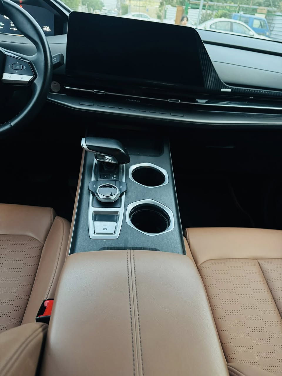 السلام عليكم للبيع شانجان UNI  sالسياره حره بسمي موديل 2025 موصفات السياره مكينه 1500 تيبر كير 7 نمر شاشه تدعم جميع الانضمه كامرات 360 جميع السياره  3 انضمت سرعه رادار سرعه حساسات كل السياره كشنات تبريد تدفئه فته سقف بصمه شحن لاسلكي قطعتين تبريد جنطه كهرباء سعر السياره 158 موبايل *********** مكان السياره بغداد حي الجهاد
