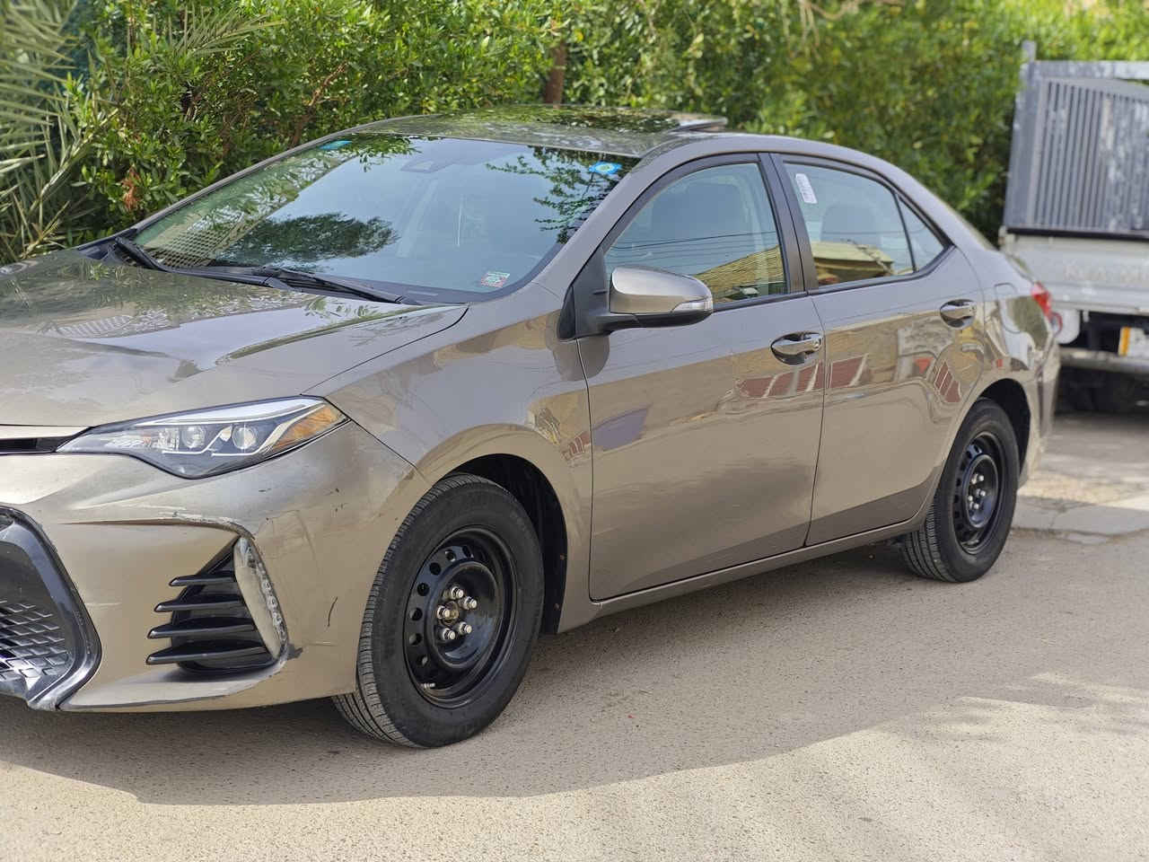 السلام عليكم للبيع تويوتا كورلا فئه SE ومعروفة مواصفاتها
فتحه / بصمه / جلد / شفتات ستيرن / تبريد بيانو/ الخ........
وارد امريكي موديل 2019 بدون ايرباك 
ماشيه 99 الف ميل حقيقي 
محرك 1800 المرغوب 
رقم بغداد دولي باسمي تحويل مباشر 

السياره حادث امريكا جاملغ وبنيد ومبدلات قطع اصليه 
بدون صبغ بدون ايرباك وبيه مكانين بارد 

محرك وكير مكفولات شرط اسبانه ماممدوده عليهن شرط 

السياره جديده وجاهزه الشراي يتصل 
السعر / 135 ورقه 
العنوان بغداد حي الجهاد 
للاستفسار/ *********** واتساب او اتصال
