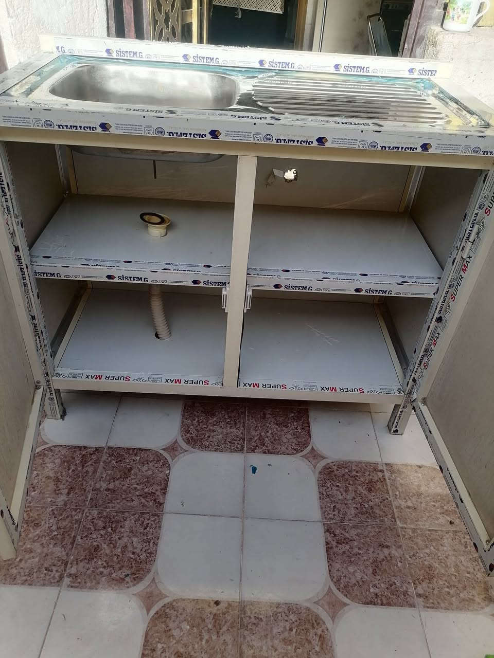 عندي سنك جديد قياس متر خذته ١٨٥مامستعمل أريده ١٠٠ تسكام درجه اولئ
وعندي  نص ديوان نيلي تسكام نضيف مابي اي ضرر ٥نفرات قنفتين ب١٠٠

***********
***********
