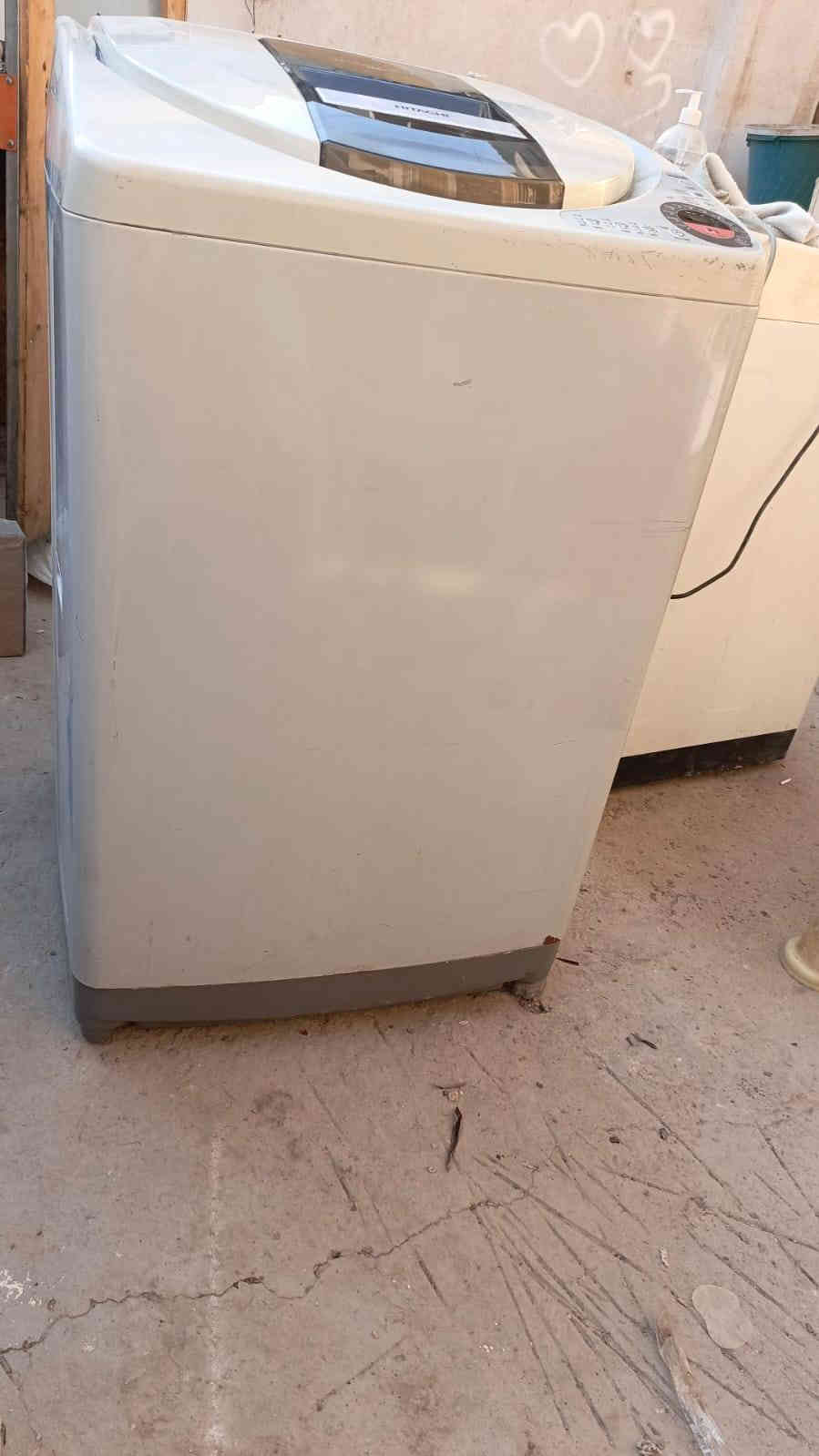 يالله للبيع غساله اوتوماتيك هيتاشي ياباني اصلي 13 كيلوا فعلي اخت الجديد كتلوك موجود على وضع الشركه السعر ب200 وبيها مجال بسيط عنواني بغداد قرب جزيرة بغداد السياحيه واكو توصيل داخل بغداد بأجرة تكسي *********** متواجد وتساب
