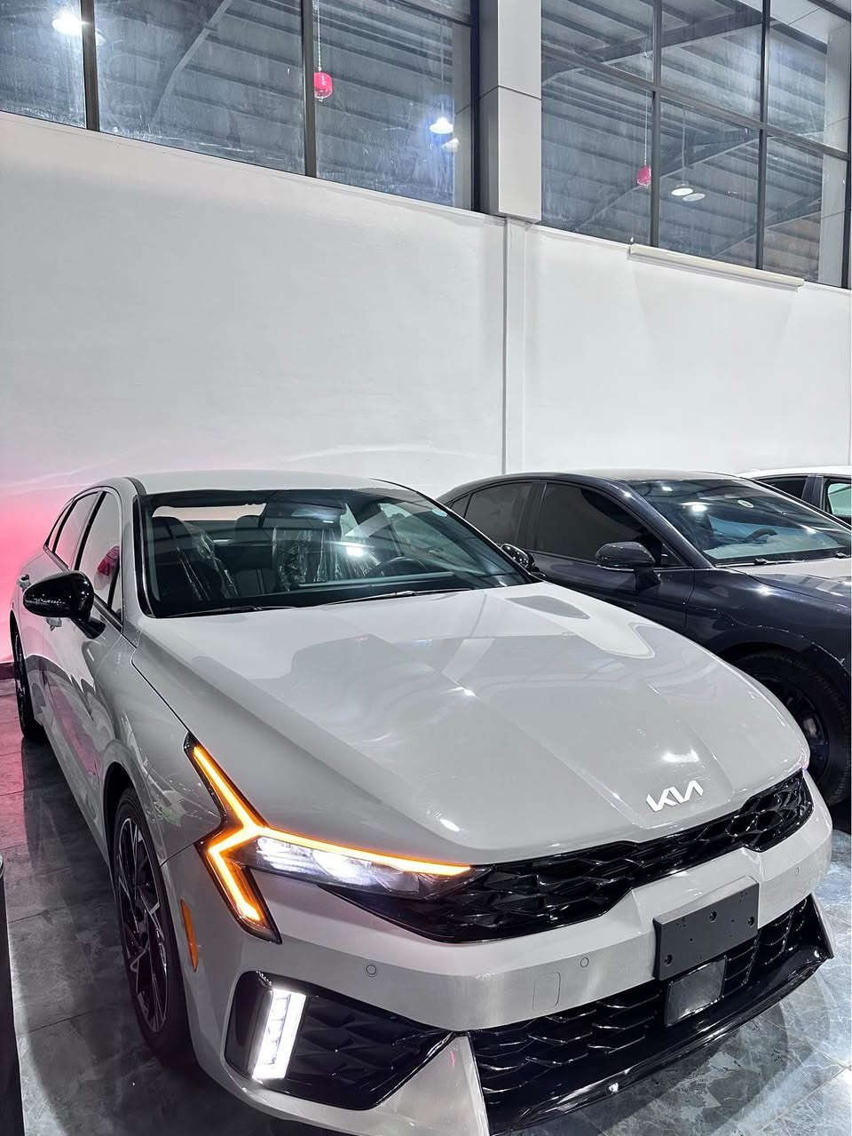 رقم السيارة : بدون رقم يترقم شمالي

موقع السيارة : دهوك

نوع السيارة : kia K5 

موديل السيارة : 2025 

المسافة المقطوعة: 15.000 ميل 

مواصفات:GT line 

ملاحظات: شبر جاملغ امامي صبغ بدون دواخل بدون ايرباك سيارة جديدة فول بدون بانوراما 

السعر 22.500$

للأستفسار :

***********

*********** دهوك, العراق
