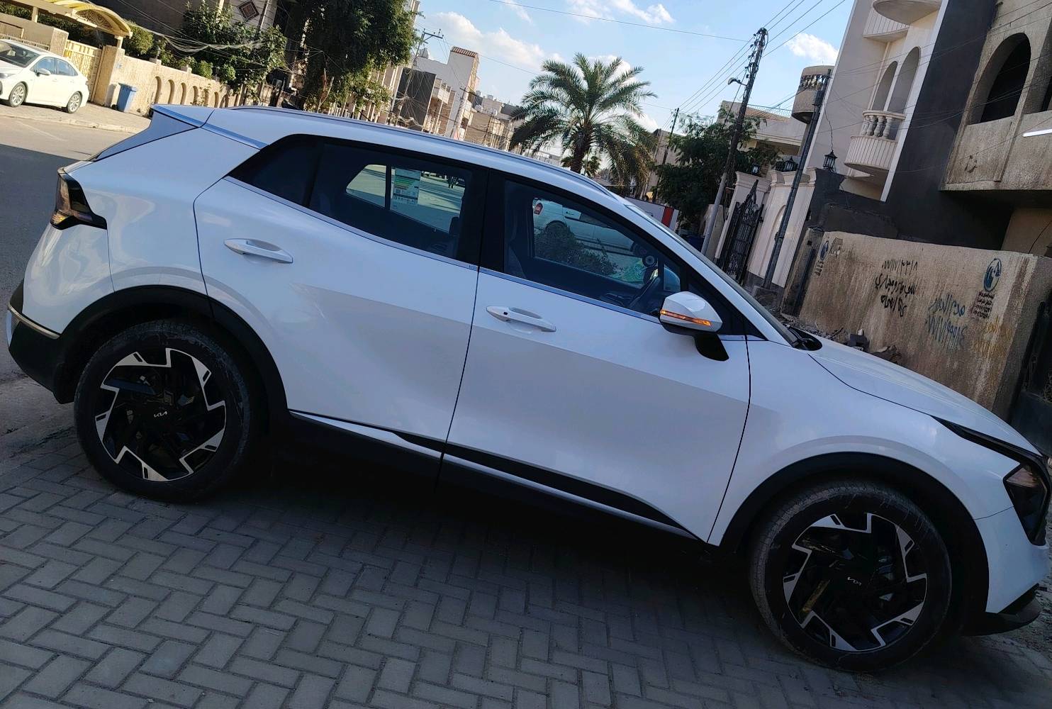 السلام عليكم سبورتج٢٥ خليجي الدولية جديدة فول قمارة حديد مكفولة حتى من الرصعة والشخط بغداد باسمي مواصفاتها كراسي كهرباء +رادار نقطة عمياء+صندوق كهرباء+بصمتين+تشغيل عن بعد+تبريد بيانو قطعتين +تدفئة بالمقاعد والستيرن+لد امامي انارة  ماشية ٩٠٠٠ كم  مكانها بغداد/السيدية سعرها ٢٤٣ ورقة  للتواصل ***********/*********** 