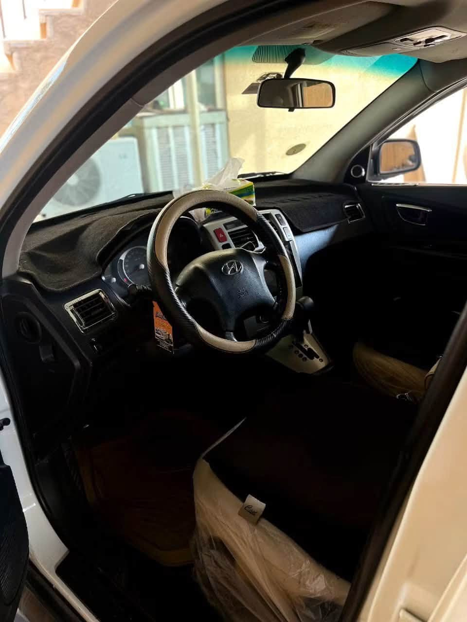 السلام عليكم 
توسان 2009خليجي
محرك 2000VVT
ماشيه 147km

 فول مواصفات ✅
فتحه سقف 
تدفئه تبريد
مري كهربائي
تايرات جدد
السيارة نظيفة ماشاءالله 

رقمها بغداد السنوية جديدة ماصار هواي من جددتها

السعر 105 $بلاش ماتلكه بنضافتها بهيج سعر 
للاستفسار ***********
مكاني صلاح الدين تكريت
