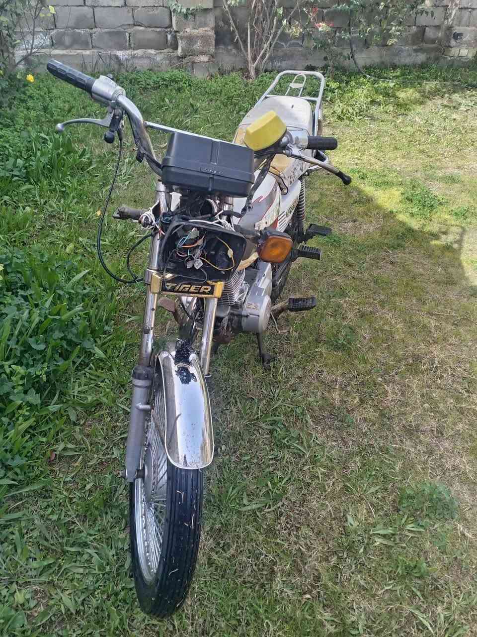 دراجه للبيع موديل ٢١ وبيها نواقص السعر ٤٠٠وبيها مجال
للاتصال او وتساب عل هذا رقم ***********
