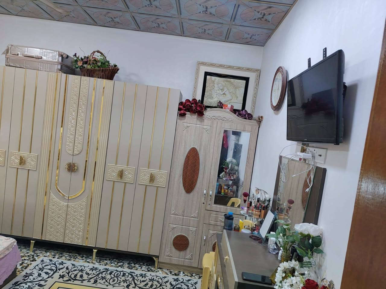 سلام عليكم عندي بيت البيع بحي الامن الداخلي( 23) المساحة 100 متر  5 ×20 طابق واحد استقبال وصاله ومطبخ صحيات داخلي وخارجي عرض الشارع 15متر خدمات كامله مجاري انترنيت ضوءا ماي وكهرباء قرب المدرسة الابتدائية والمتوسطة والثانوية وروضة ومستوصف سقف صب كونكريت بي رباط كونكريت استفسار رقم الهاتف *********** بي واتساب صاحب العقار
علما أن الدار مطلوب صندوق الاسكان 14 مليون تسديد 160 الف شهريا مكلف بالنشر الرجاء التواصل مع صاحب الدار
