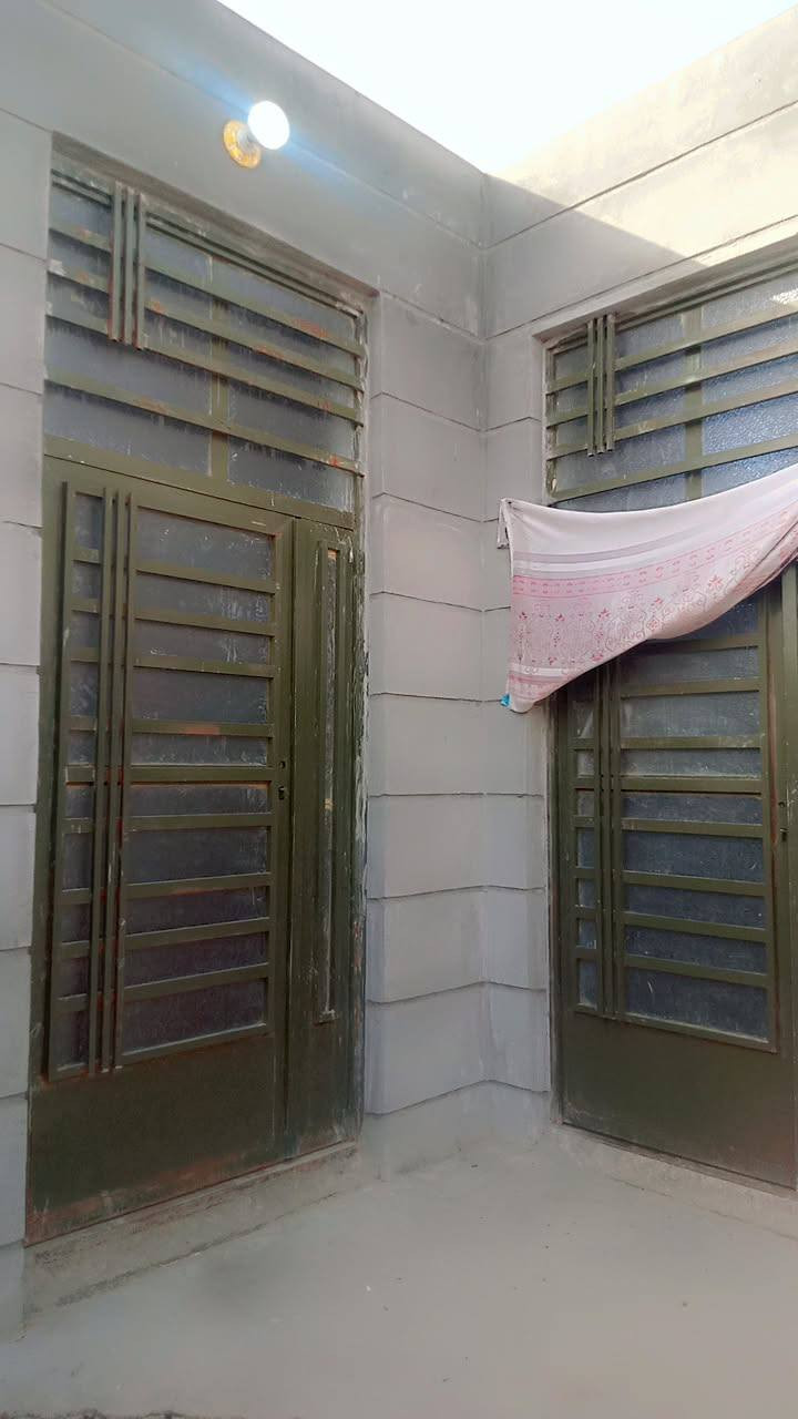 سلام عليكم بيت للبيع المساحة 120متر +قطعه شطره حاوي العباس عل شط منطقت حمود الثامر كافت الخدماب غرفه وصاله ومطبخ وستغبال وصحيات الستفسار عل رقم ***********
