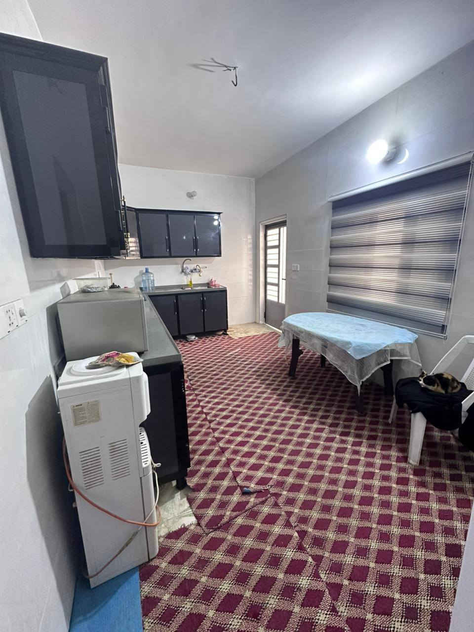 دار للبيع طابو صرف
الموقع/ العروبة الثالثة / قرب جامع العسكريين
المساحة/ 200متر
ركن...... طابقين
يحتوي على:
الطابق الارضي:
غرفة عدد2
 استقبال
هول كببر
مطبخ 
صحيات عدد2
الطابق الثاني/
غرفة عدد3 
هول كبير 
صحيات1...للأستفسار ..***********
