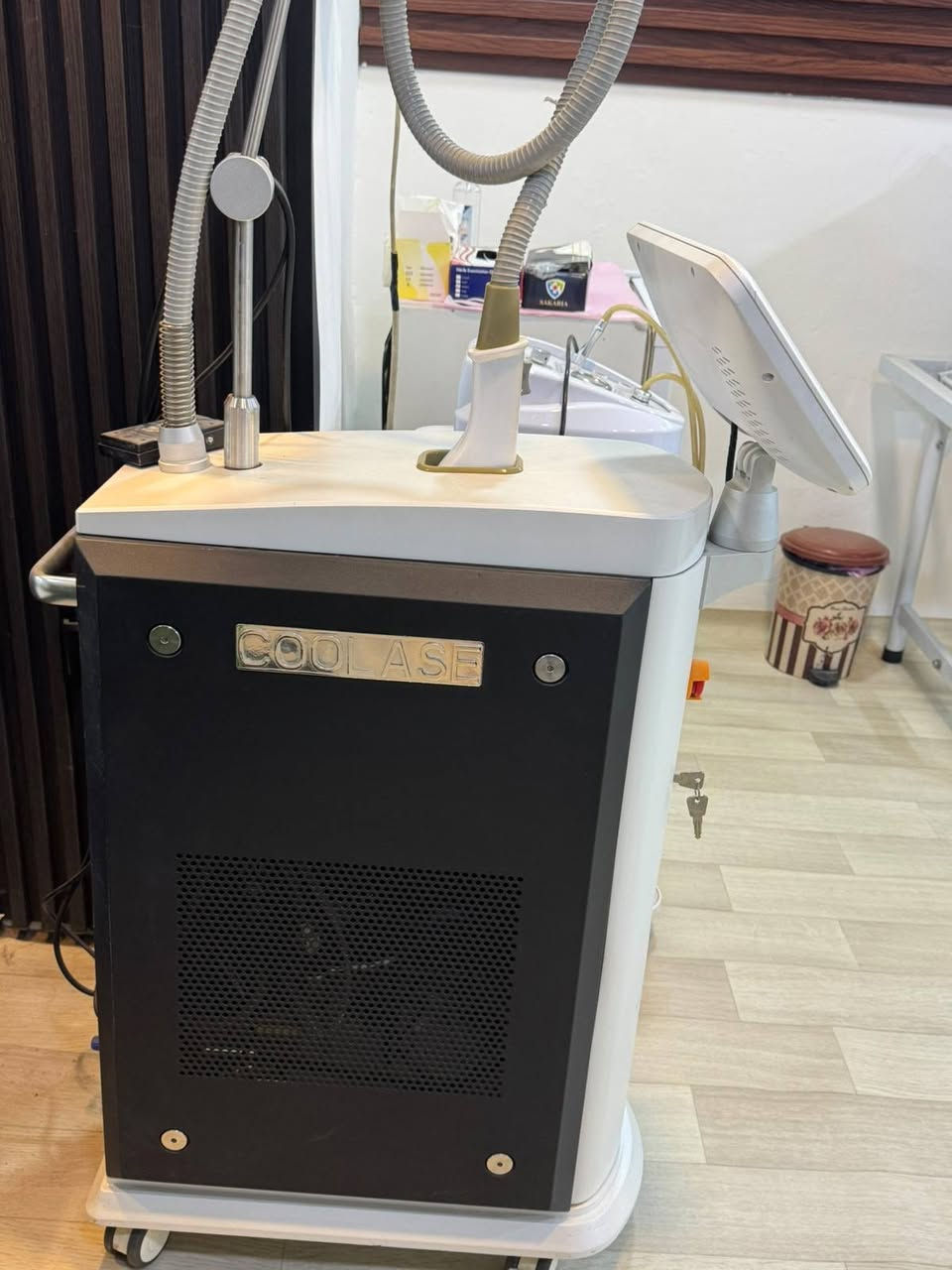 جهاز إزالة الشعر الاحترافي COOLASE HRS للبيع
جهاز COOLASE HRS لإزالة الشعر بتقنية SHR، بحالة جيدة وجاهز للعمل، مناسب للعيادات ومراكز التجميل.

🔴 بسعر مناسب جدا🔴

✔️ بحالة تشغيل جيدة وجاهز للاستخدام.
✔️ مزود بنظام تبريد وشاشة تحكم إلكترونية متطورة.
✔️مناسب لإزالة الشعر والعلاجات التجميلية المختلفة.

📞 للاستفسار والتواصل:
***********
