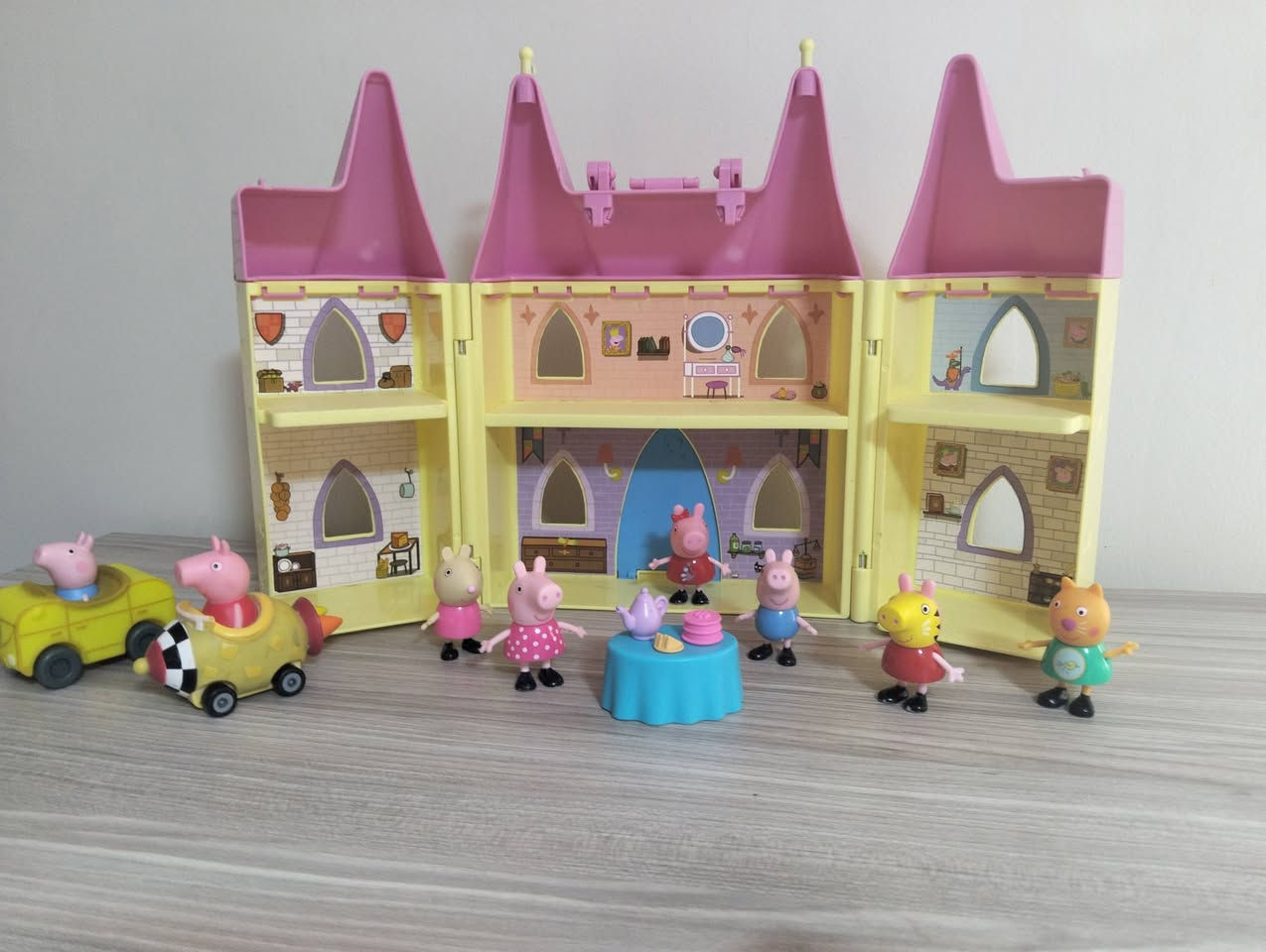 🐷🏰 مرحباً بكم في عالم بيبا بيج السعيد! 🏰🐷
دعوا أطفالكم يعيشون أجمل المغامرات مع مجموعة بيبا بيج والقلعة الرائعة 🌈✨
🎀 شخصيات محبوبة يعشقها الأطفال
🚗 سيارات وإكسسوارات تزيد متعة اللعب
🏰 قلعة جميلة تفتح باب الخيال والقصص الممتعة
🎭 تشجع على اللعب التخيلي وتنمية الإبداع
💖 مجموعة رائعة لكل محبي بيبا بيج وأصدقائها!
📩 متوفرة الآن بكمية محدودة... سارعوا بالطلب قبل نفادها! 🐷✨🎉


**إذا كنت صاحب هذا الإعلان وتريد حذفه لأي سبب، رجاءا أرسل رسالة إلى الدعم الفني**