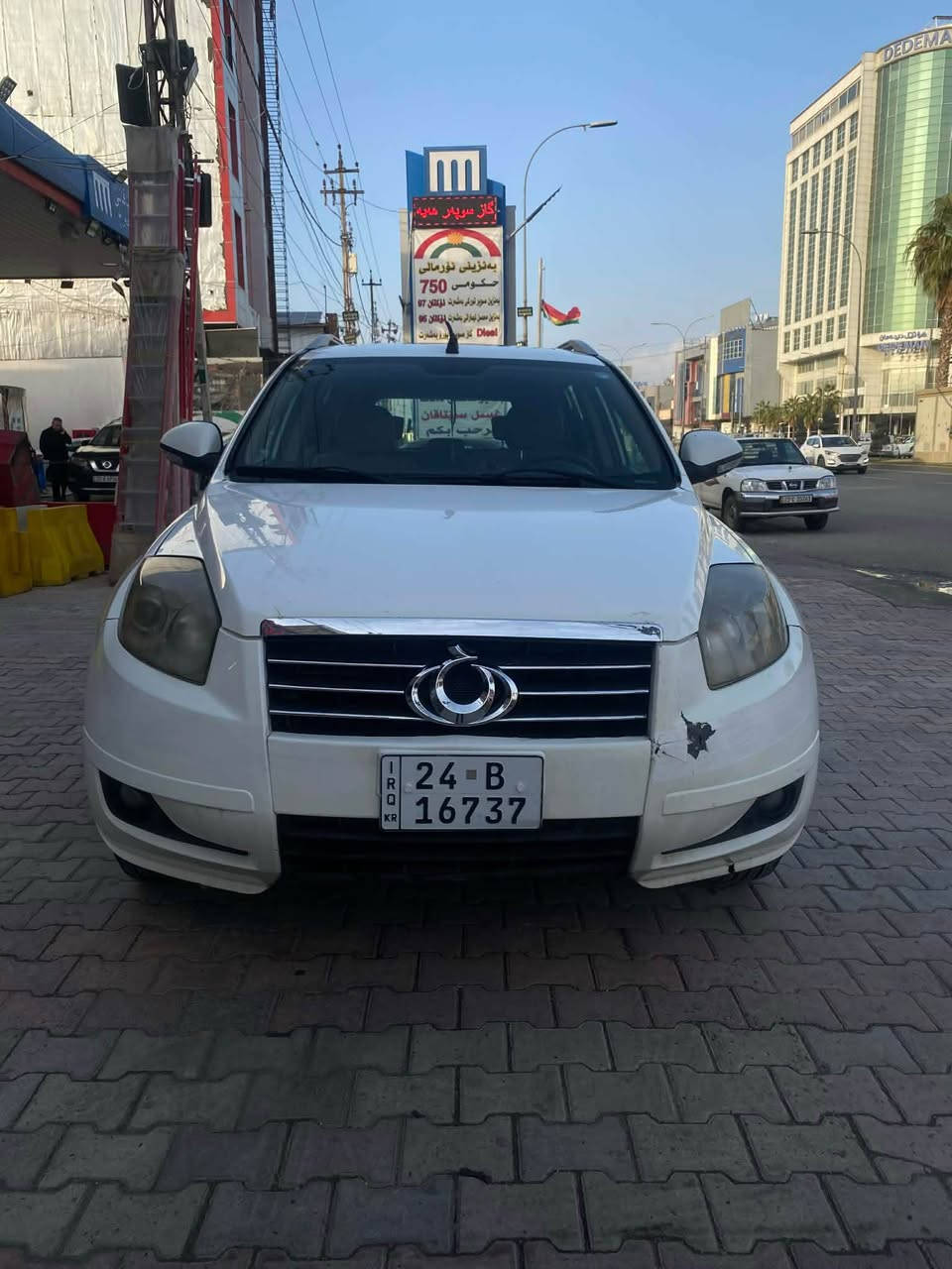 GEELY EMGRAND X7  2013
جیلی ئیمگراند ئێس ٧  فول مواسەفات سلاید و رادار پێش و پشت کوشین هیتەر  گێر تۆماتیک و عادی وەک سبغ هیج سبوغ نیە بەس دەرگای لای سەکن لێدراوی هەیە و دەبتە تعدیل  219000 رۆشتوە تبرید سارد و گەرم  
نرخ  ٧٧ وەرقە و مەجال 
واتسئەپ و کۆرەک
0750 864 18 20 أربيل, العراق
