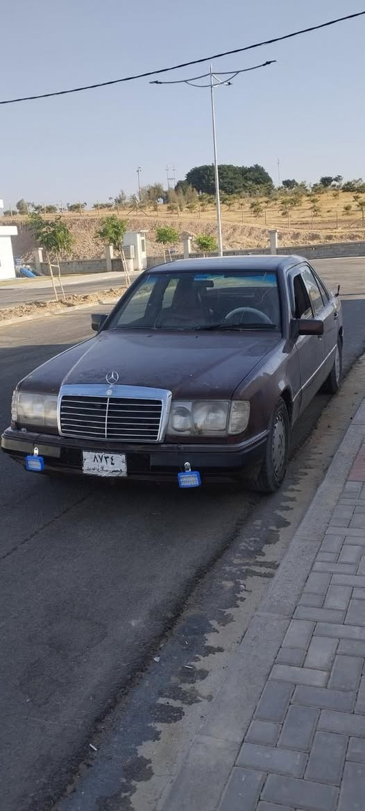 مارسيدس موديل ١٩٨٧
گير ئۆتۆماتیک مکینه ی به ته ی ٣٠٠٠سێ هه زار
به شەرتی بێ عه یبی سەنه وی حاسیبه و اولییات به شەرت
کارەبای گەرم و هه مو گیانی به شەرت
نرخی ٢٧گلا
شوێن که لار ***********واستاب و فايبه ري له سه ره
تكايه گورينه وه قيست و قه رزم نيه
