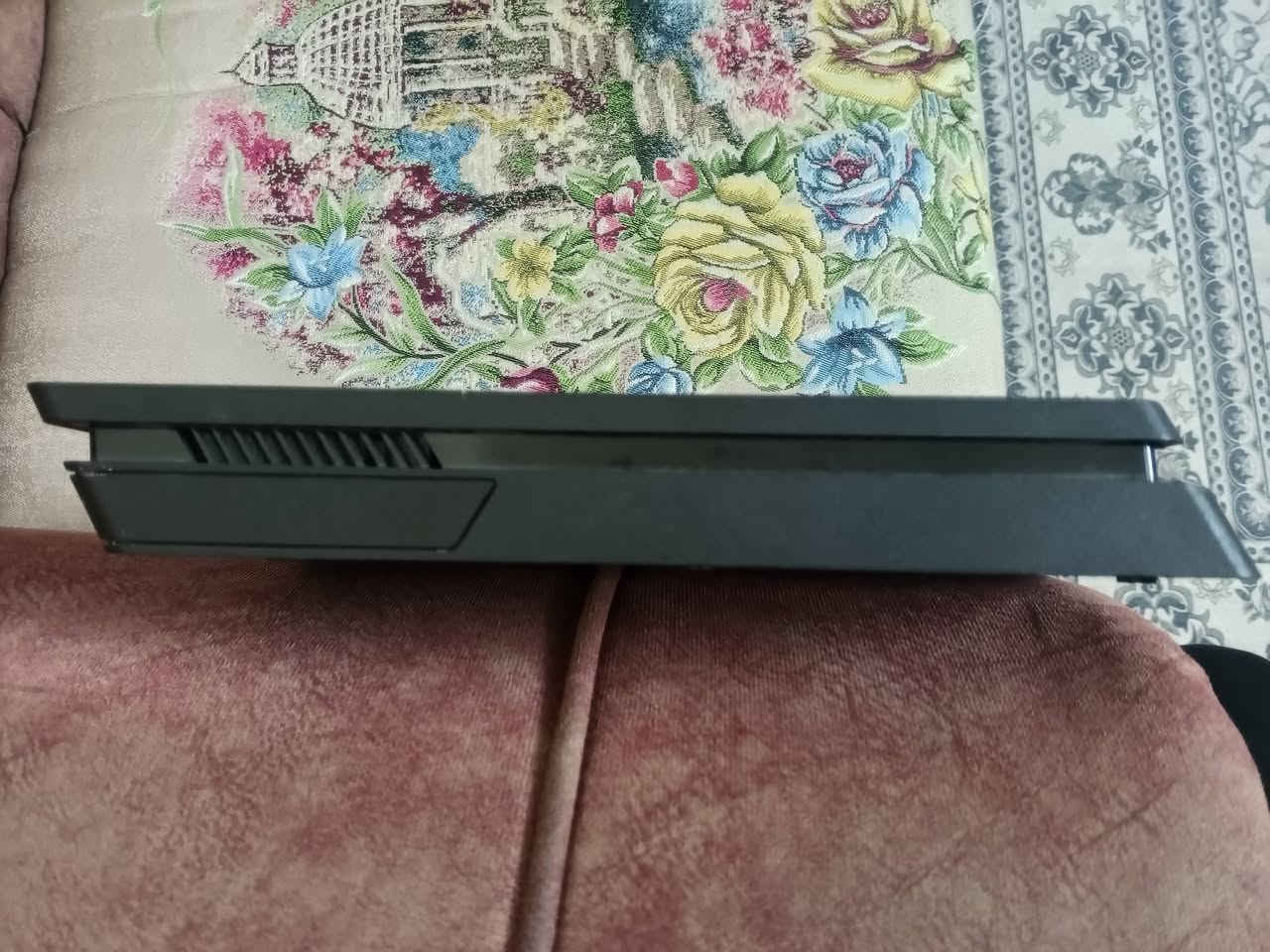 اسلام عليكم
بلي 4 سلم مستعل نضيف ، تحديث 13.50 مساحة 500G ، مع ملحقاته كامله وا UPS كامل الملحقات .

كويستك عدد / 2 
باله اصلي 

اقراص موجوده معلوماتها في الصور .

مكان : بغداد/ زعفرانيه

سعر 300.000 وبي مجال 

رقم 1 : ***********
رقم 2 : ***********
