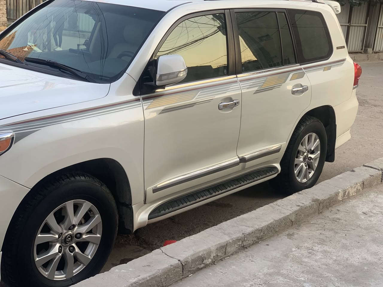 السلام عليكم لاندكروز 2013 GXR ساز رقم اربيل 6 سلندر ماشية 139 الف حقيقي مكفولة كفالة عامة عدى الدعاميات شرط السونار السيارة جديدة  ونضيفه بمعنى الكلمة واحلى من الصور العنوان بغداد الزعفرانية السعر 360 وبيها مجال   
***********
