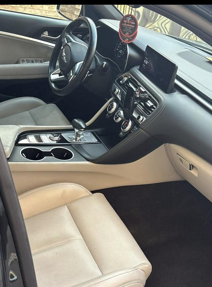 السلام عليكم
جنسس 2023 وارد امريكي
فول مواصفات : بصمة، كشنات جلد ، تدفئة مقاعد واستيرن 
عداد نص دجيتل ، كشنات كهرباء ، داخل ابيض ملكي ، رادار هواي مواصفات غيره…
الضرر: صبغ بنيد وجاملغ فقط 
السعر:183$وبيه مجاال
الاستفسارا: ***********
