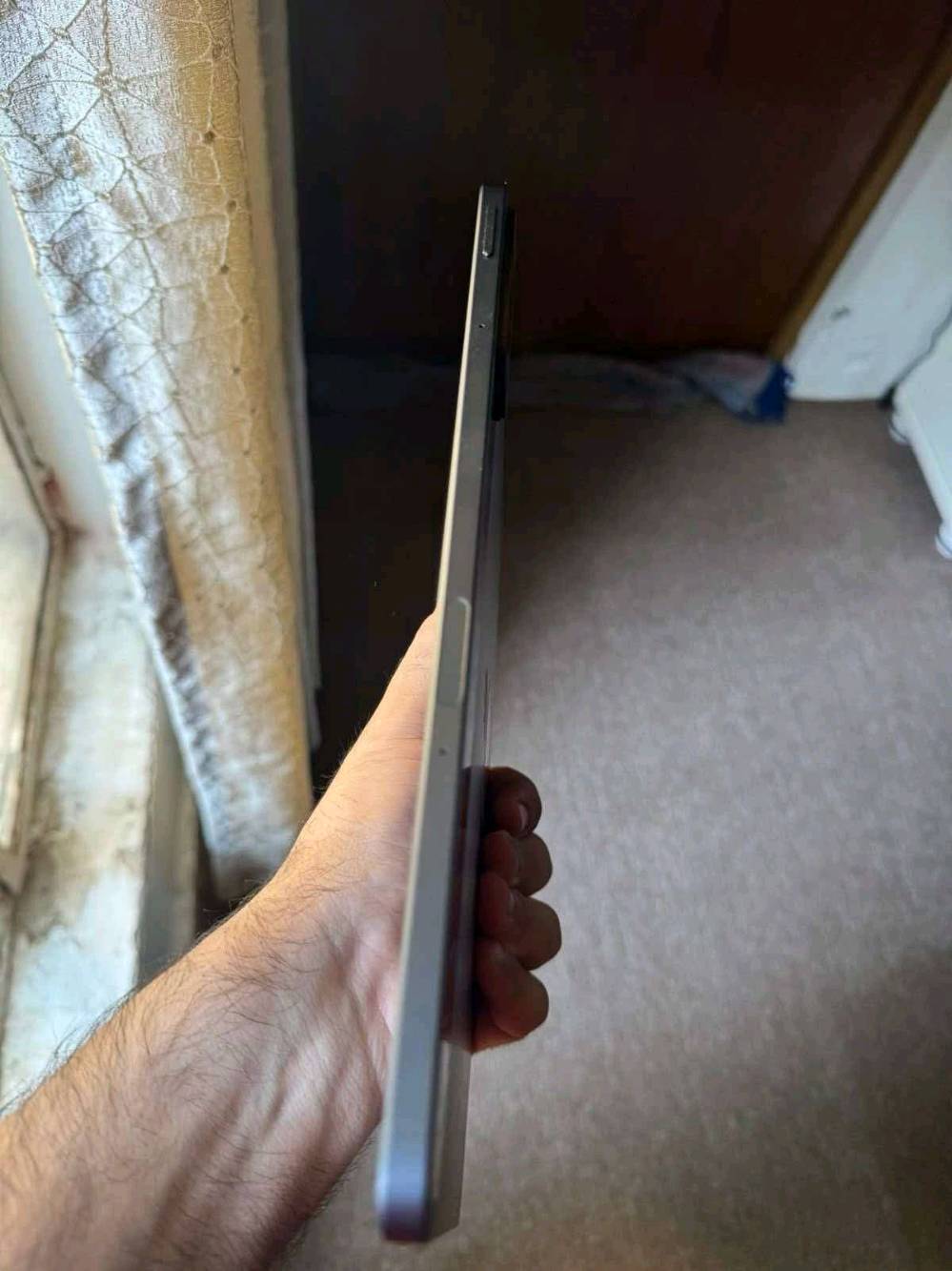 تابلت ريد ماجك نوفا ذاكرة 256 اخو الجديد غني عن التعريف يشغل ببجي 120 فريم ويدعم باقي الالعاب 144 فريم سلاسة وتصفح فول وحش الالعاب 
ملحقات كارتون
شاحن
فريز او مبرد