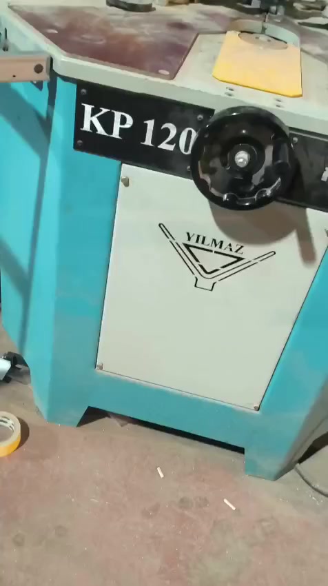 السلام عليكم للبيع كابسه يلمز وفرازه جديد كسر كارتون غير مستعملات مكان ناصريه قظاء الشطره ***********
