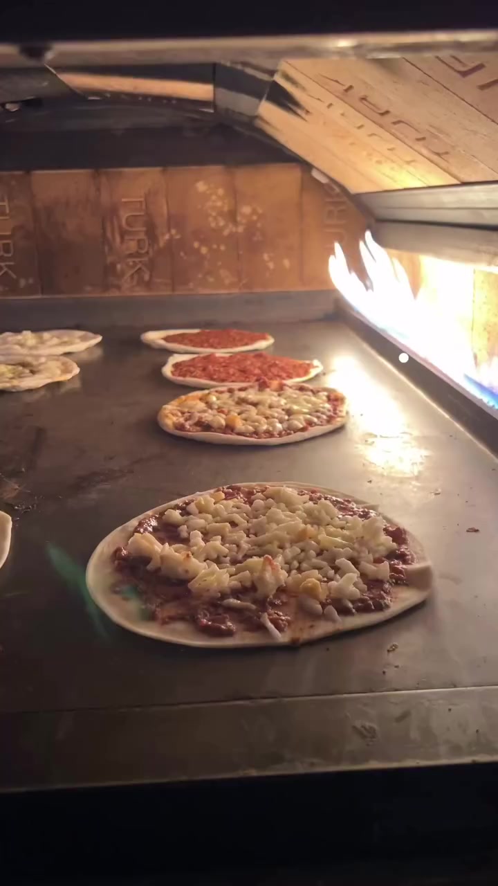 فرن لحم بعجين وبيتزا وفطاير يشتغل
جديد مستخدم شهرين فقط للتواصل *********** او ع خاص
