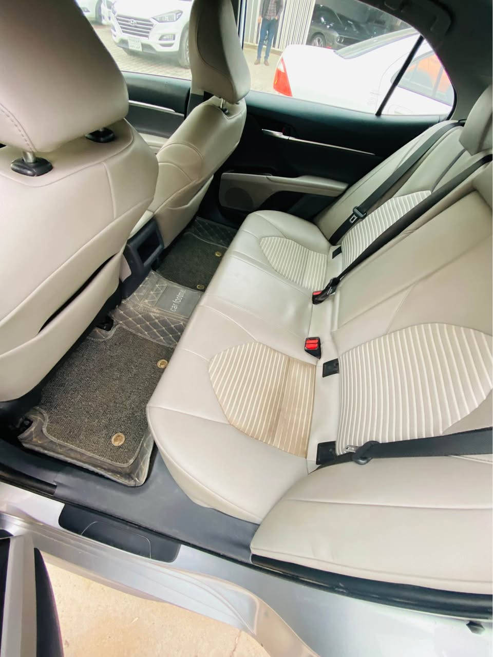 تويوتا كامري se 2022 ضرر كلش بسيط فقط العلامة وجزء بسيط من البونيد ، البونيد مصبوغ فقط السيارة جاهزة بدون اي نقص بيع مستعجل للتفاصيل اكثر *********** Singapore
