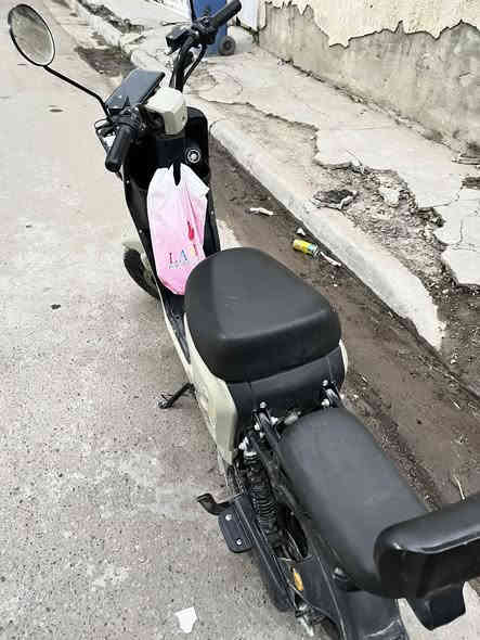 R9للبيع 
السعر500
العنوان الكاضمية 
***********
