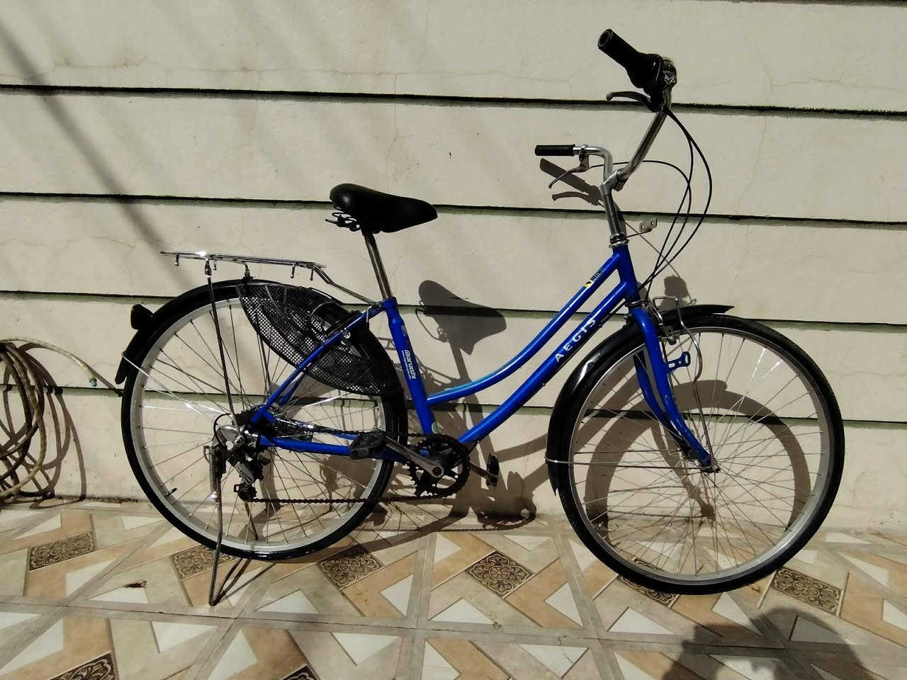 السلام عليكم يايسكل للبيع بناتي حجم ٢٦البايسكل ما نقصه شي كامل العكرب شغال السعر ٧٠وبي مجال مكاني بغداد الإسكان شارع مستشفى الطفل رقم التلفون ***********
