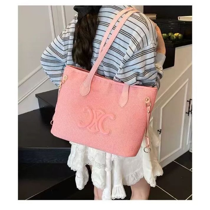 #جديد Zara 💥
حقائب نسائية أنيقة بألوان مميزه 
أسعار مناسبه وكوالتي عالي

متوفر توصيل داخل الصويرة فقط 🚚
للحجز دايركت او واتساب 📤 
*********** 

زورونا ونورونا 💕
📍 الصويرة – حي المعلمين – قرب تنزيلات حمودي
