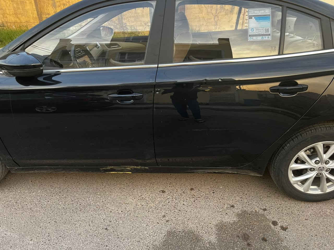 السلام عليكم 
للبيع سياره ام جي فايف MG
لون اسود موديل ٢٠٢٤ 
السياره ماشيه 18 الف كيلو فقط اخت الزيرو السياره كامله ومكفوله من كير ومحرك وتبريد ثلج وكلشي بيها اصلي وبلادي داخل اسود وبيجي 
موصفات نص فول شاشة كار بلي- تحكم ستيرن جهتين -usb -بلوتوث -بصمة -جام كهربائي -مرايات كهربائية اشاير بالمري -كاميرة خلفية -حساسات خلفية 
حجم المحرك  1500
كير 6 نمر
بيها بنيد امبدل بلادي ومصبوغ وصورة الحادث موجوده بالمنشور 
وبيها ملاحظات بسيطه جداً بارد بالجاملغ الخلفي الي عكس السايق  وب الدعاميه الخلفيه صبغ على كد اربع اصابع بيها والجاملغات الاماميه اليمنه واليسره هم بارد كله بارد 
وملاحظات بسيطه بالكشر فقط لا غير السياره على الفحص من كلشي كامله
السعر المطلوب 85 ورقه وبيها مجال بسيط
مكان السياره بغداد حي حطين 
للتواصل الاتصال على الرقم

0770 979 2555
